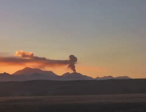 El volcán Sabancaya, ubicado en Arequipa, cumple hoy siete años de iniciar su proceso eruptivo y en todo este tiempo ha registrado más de 8,000 explosiones, informó el IGP.