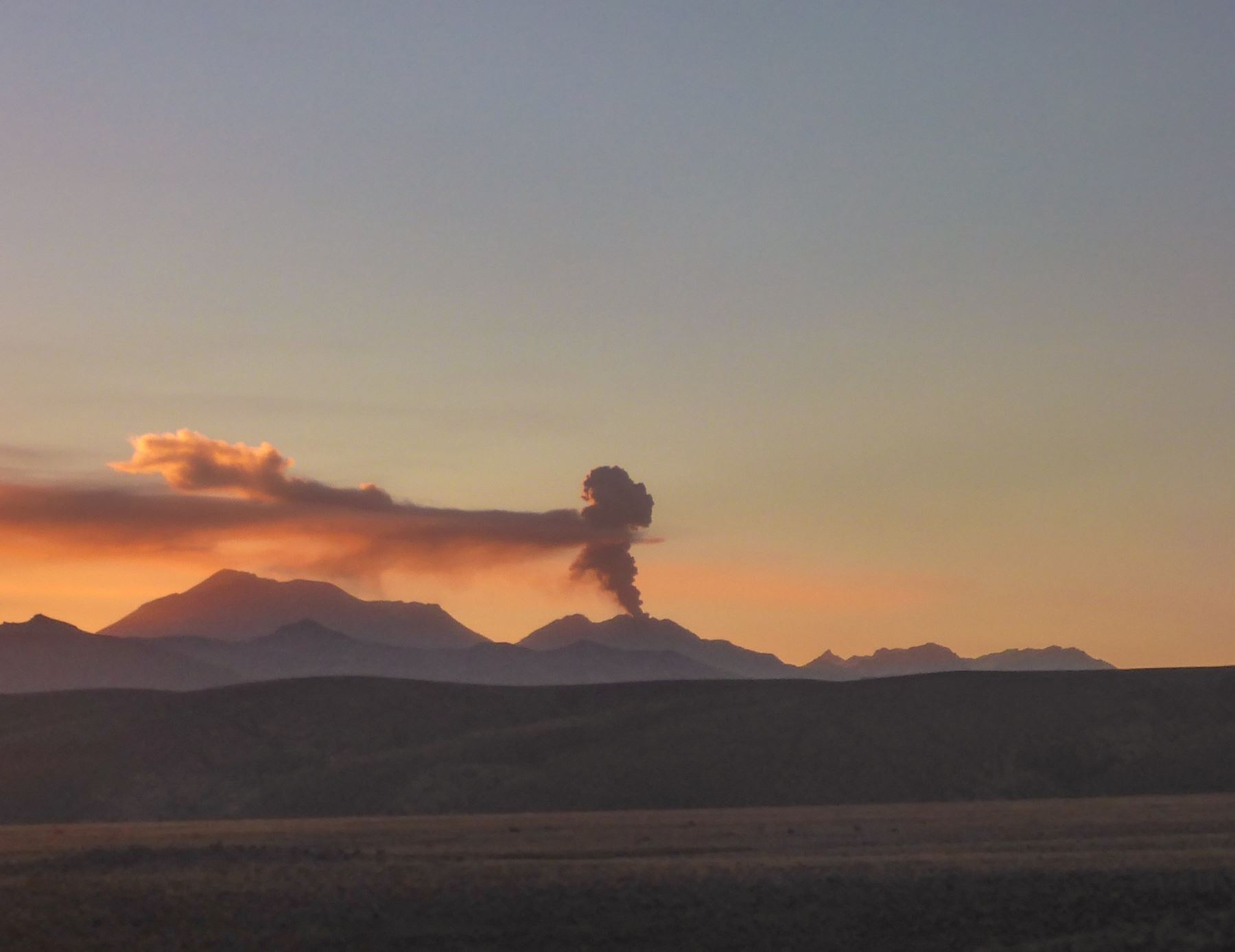 El volcán Sabancaya, ubicado en Arequipa, cumple hoy siete años de iniciar su proceso eruptivo y en todo este tiempo ha registrado más de 8,000 explosiones, informó el IGP.