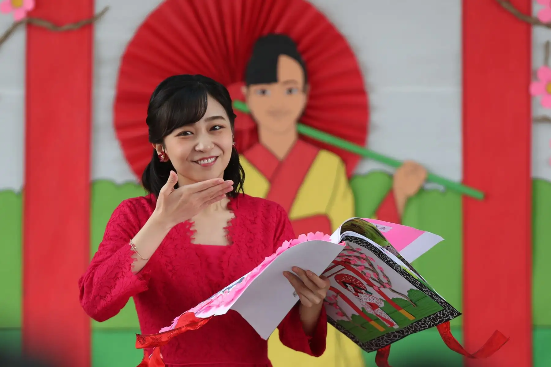 La princesa Kako de Japón participa en actividades durante una visita al colegio CEBE Ludwig Van Beethoven que atiende a personas con discapacidad auditiva, hoy, en Lima (Perú). 
Foto: EFE