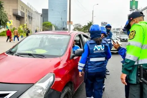 ATU envía al depósito a 29 vehículos informales en megaoperativo en Javier Prado. Foto:ANDINA/Difusión