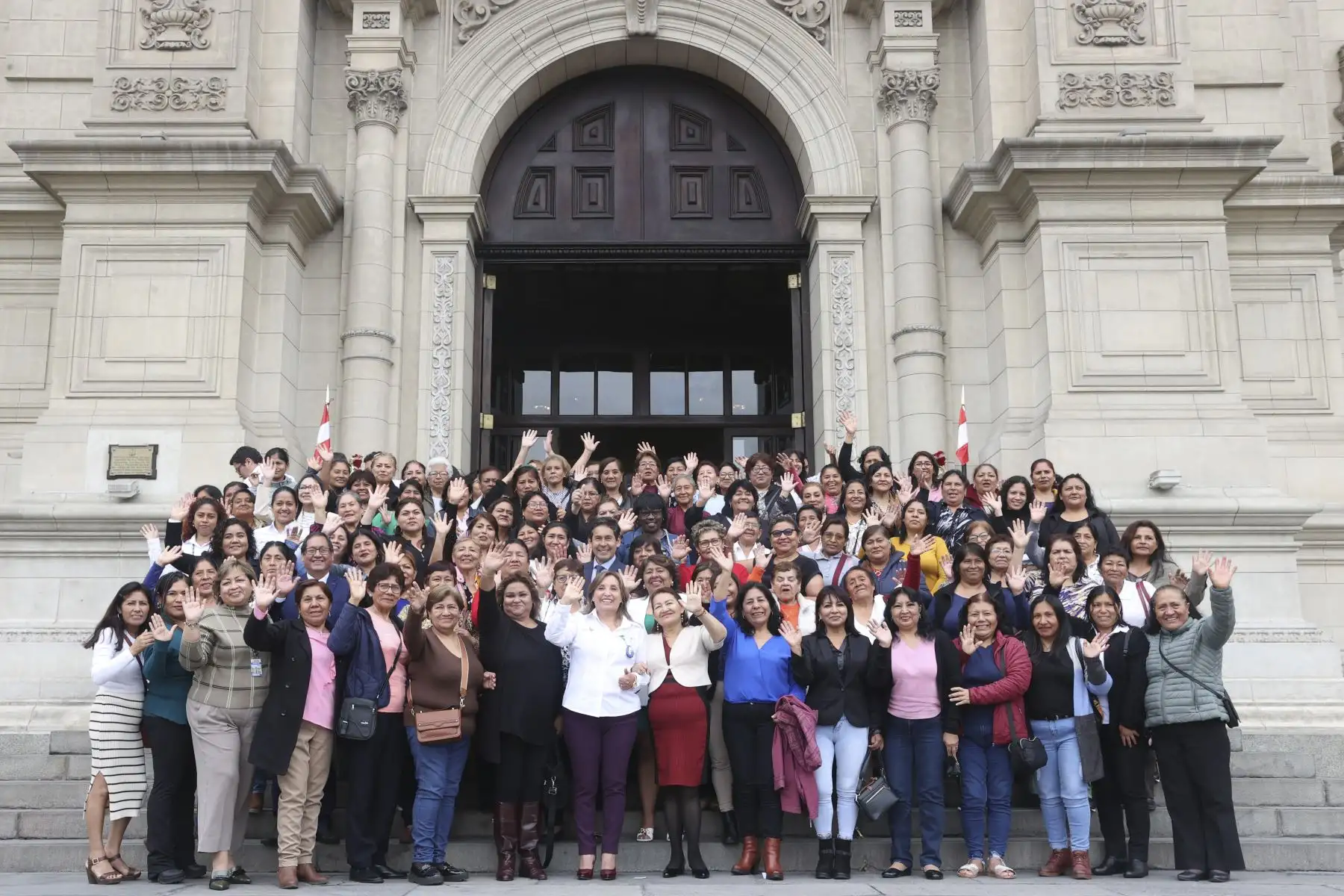 Presidenta Dina Boluarte recibe a las dirigentes de la Organización de los Comités del Vaso de Leche de Lima y Callao: Foto: ANDINA/ Prensa Presidencia