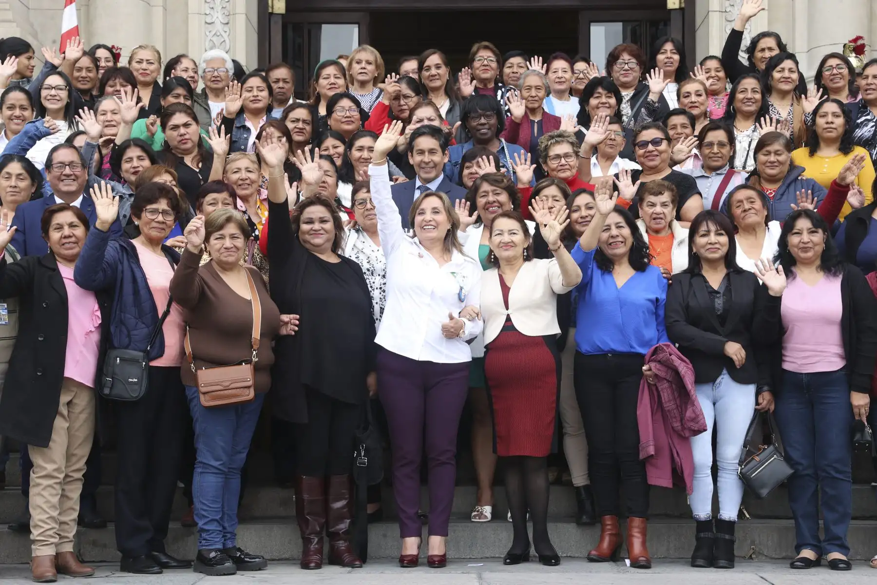 Presidenta Dina Boluarte recibe a las dirigentes de la Organización de los Comités del Vaso de Leche de Lima y Callao: Foto: ANDINA/ Prensa Presidencia