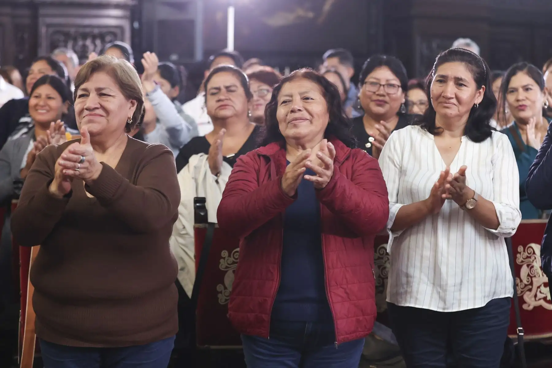 Presidenta Dina Boluarte recibe a las dirigentes de la Organización de los Comités del Vaso de Leche de Lima y Callao: Foto: ANDINA/ Prensa Presidencia