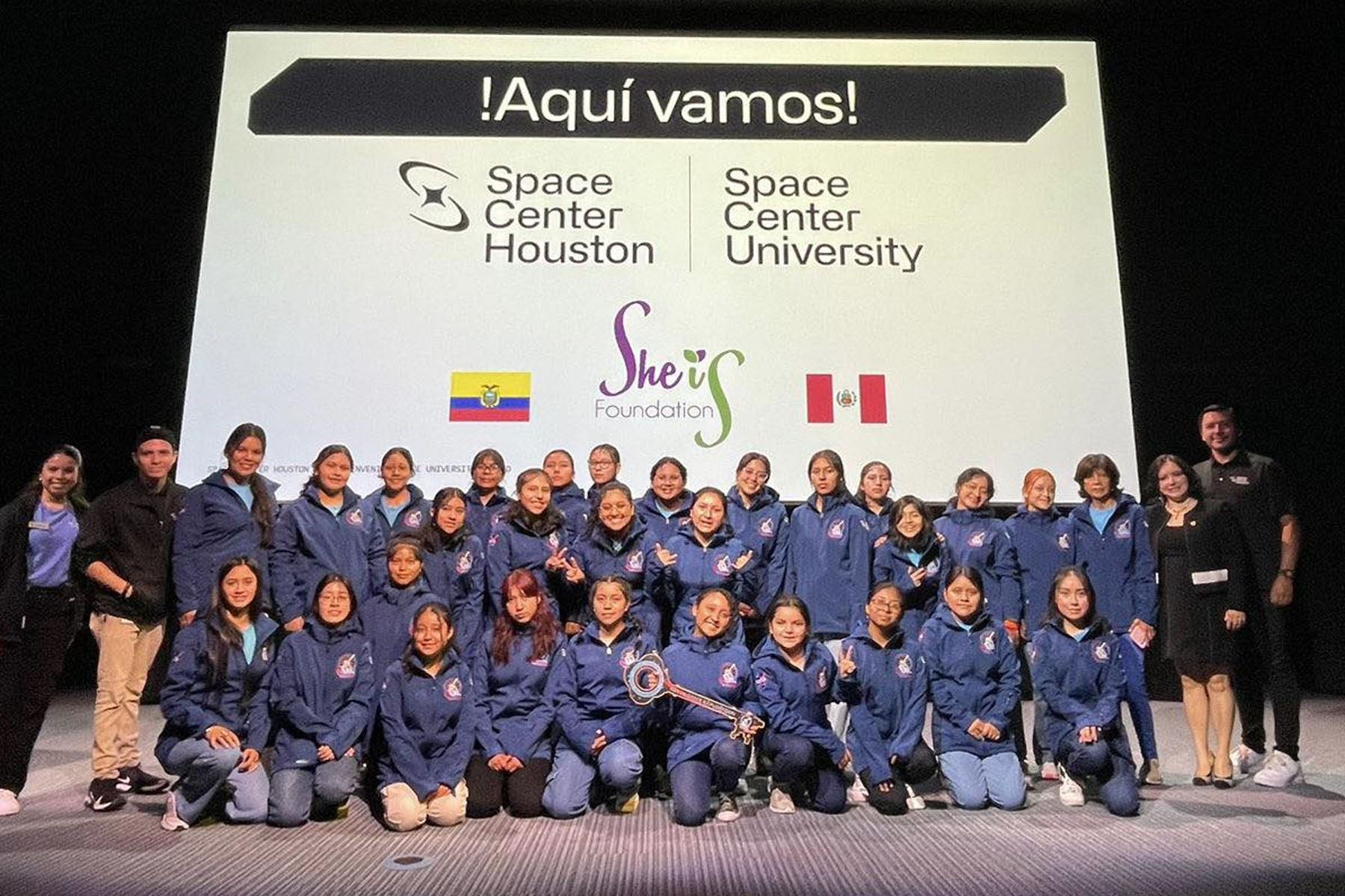 Las tripulantes peruanas seleccionadas son de Arequipa, Cajamarca, Cusco, Lima, Huancayo, Apurímac, Trujillo, Puno y el Callao. En esta segunda edición del programa Ella es Astronauta postularon 1,436 niñas de todo el país.