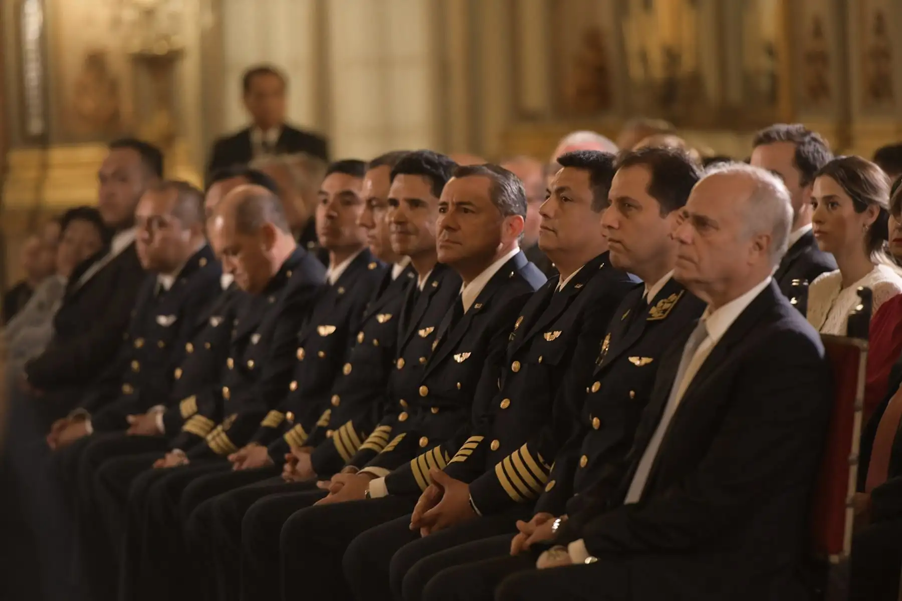 La presidenta Dina Boluarte condecoró con la Orden al Mérito por servicios Distinguidos, en el grado de Gran Cruz, al embajador Manuel José Antonio Cacho-Sousa Velásquez, por su labor en la atención y rescate de los peruanos que se encontraban en Israel. Foto: ANDINA/Prensa Presidencia