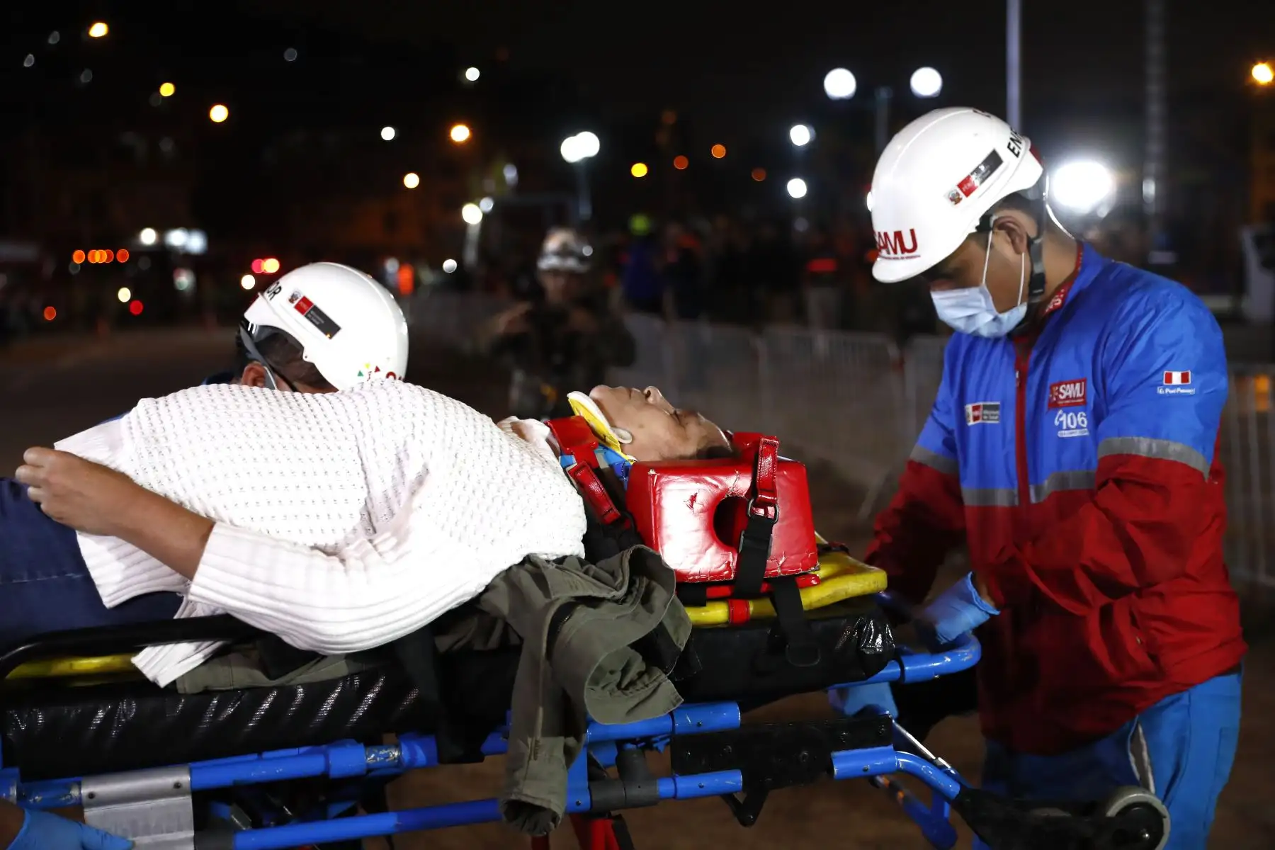 En el Tercer Simulacro Nacional Multipeligro realizado en el Rimac a partir de las 20:00 horas, se simularon acciones de primera respuesta como búsqueda y salvamento, primeros auxilios, atención de heridos y evacuación a zonas seguras. Foto: ANDINA/Daniel Bracamonte