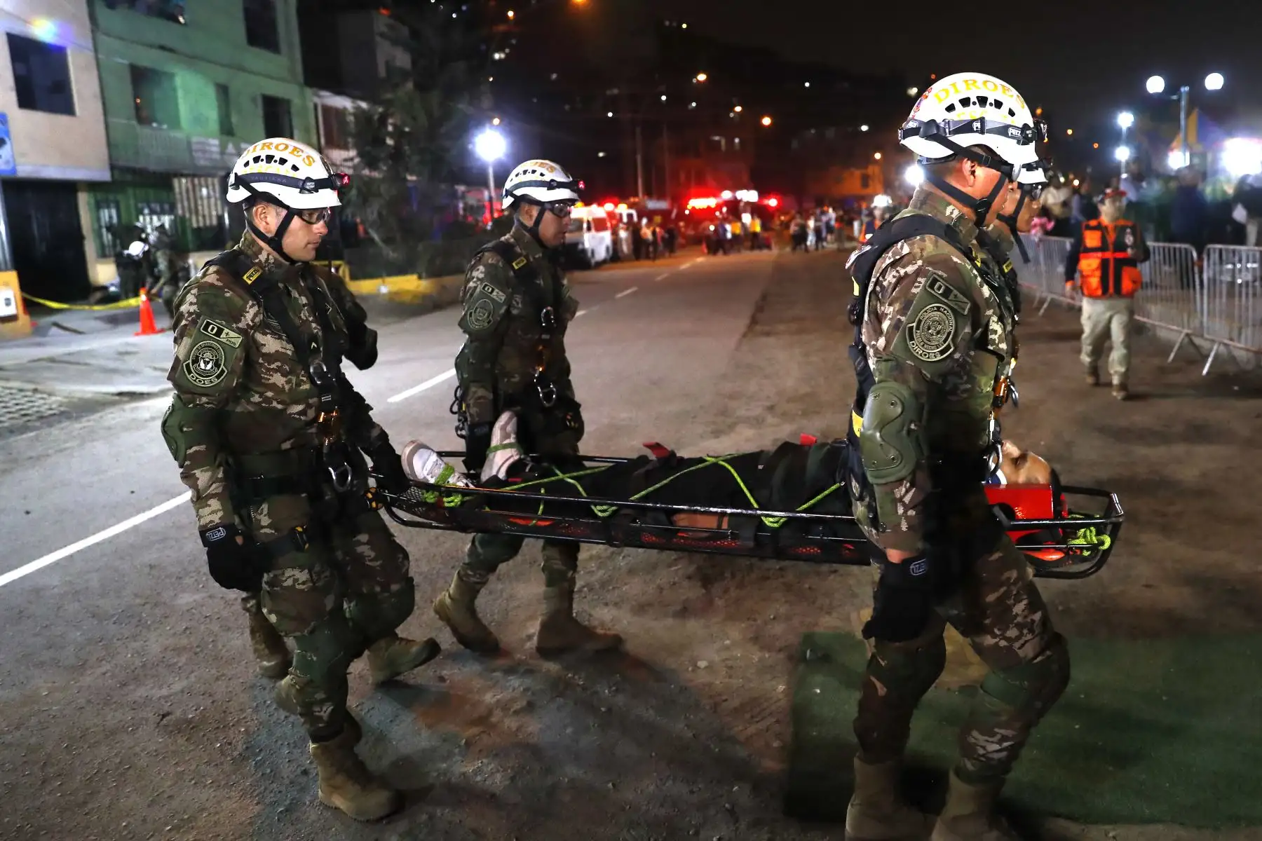 En el Tercer Simulacro Nacional Multipeligro realizado en el Rimac a partir de las 20:00 horas, se simularon acciones de primera respuesta como búsqueda y salvamento, primeros auxilios, atención de heridos y evacuación a zonas seguras. Foto: ANDINA/Daniel Bracamonte