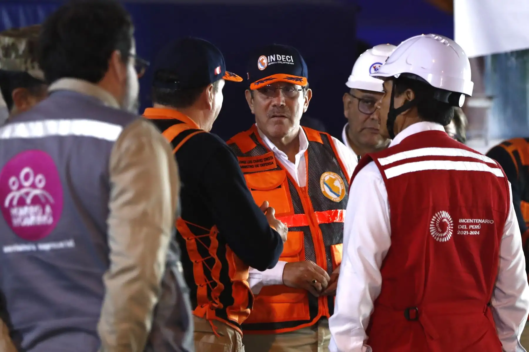 El ministro de Defensa, Jorge Luis Chávez, supervisó el Tercer Simulacro Nacional Multipeligro realizado en el Rímac, junto con el jefe del Indeci, Carlos Yáñez, y el alcalde el Rímac, Néstor de la Rosa. Foto: ANDINA/Daniel Bracamonte