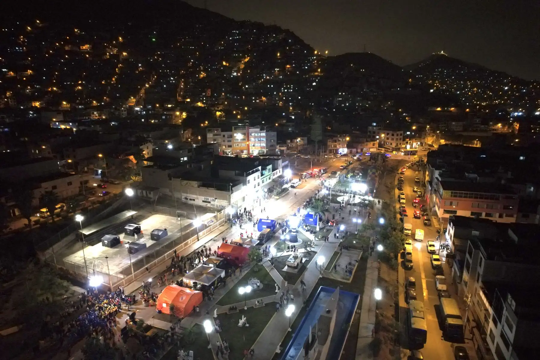 En el Parque Marina de Guerra del Perú, en el distrito del Rímac, se realizó el Tercer Simulacro Nacional Multipeligro, que contó con la participación de personal de la Municipalidad del Rímac, del Ministerio de Defensa, de Indeci, de las Fuerzas Armadas, la PNP, el Ministerio de Salud y el cuerpo de bomberos. Foto: ANDINA/Daniel Bracamonte