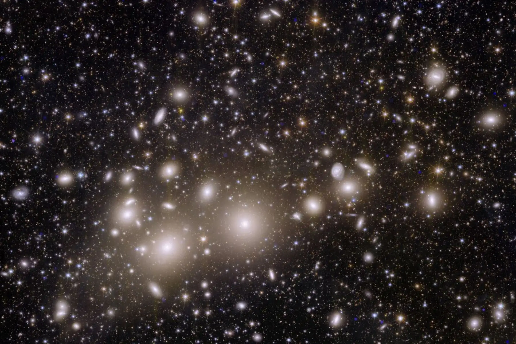 Euclid despegó en julio en la primera misión del mundo con el objetivo de investigar los misterios cósmicos duraderos de la materia y la energía oscuras.Lo hará en parte trazando un tercio del cielo, abarcando dos mil millones de galaxias alucinantes, para crear lo que ha sido anunciado como el mapa 3D más preciso del universo jamás creado. Foto: AFP
