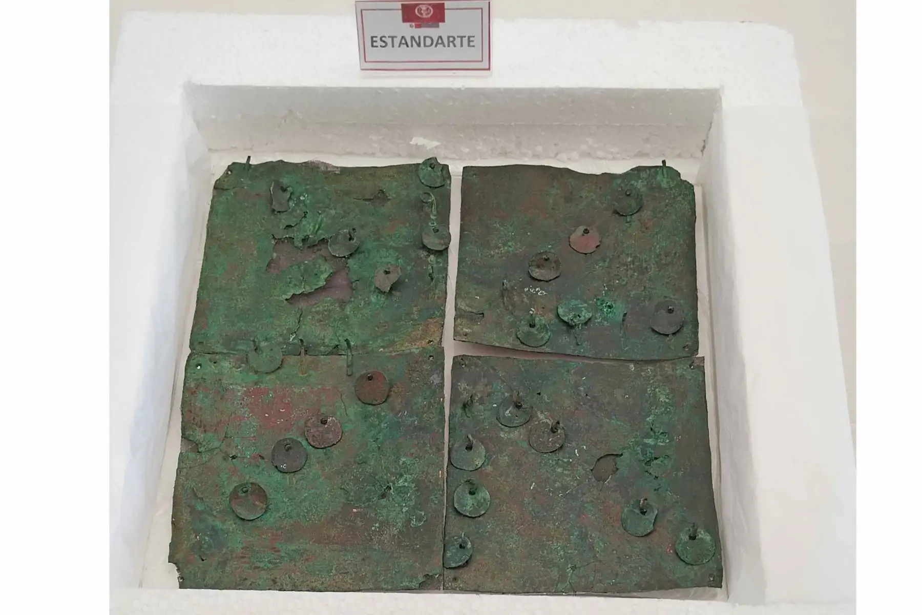 El Museo Tumbas Reales de Sipán, presentó los primeros trabajos de conservación de los objetos de metal que conforman la colección de las tumbas de élite Mochica descubiertas en el complejo arqueológico Huaca El Pueblo de Úcupe, en Chiclayo. Foto: ANDINA