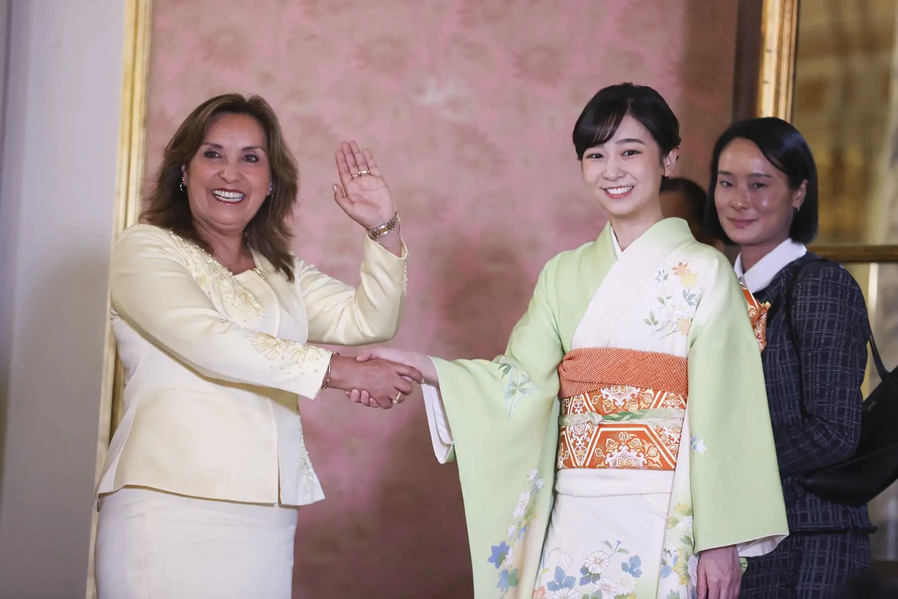 La presidenta de la República, Dina Boluarte, recibió en Palacio de Gobierno a la princesa Kako del Japón, en el marco del 150 aniversario del establecimiento de relaciones diplomáticas entre el Perú y Japón. Foto: ANDINA/Presidencia