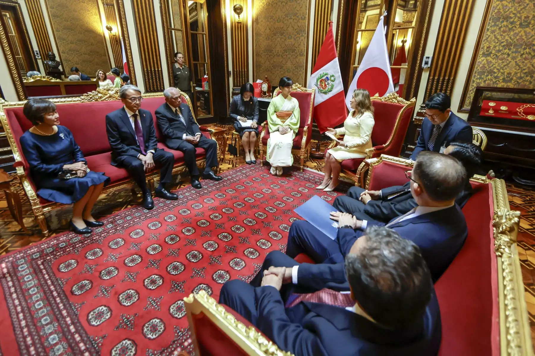La presidenta de la República, Dina Boluarte, recibió en Palacio de Gobierno a la princesa Kako del Japón, en el marco del 150 aniversario del establecimiento de relaciones diplomáticas entre el Perú y Japón. Foto: ANDINA/Presidencia
