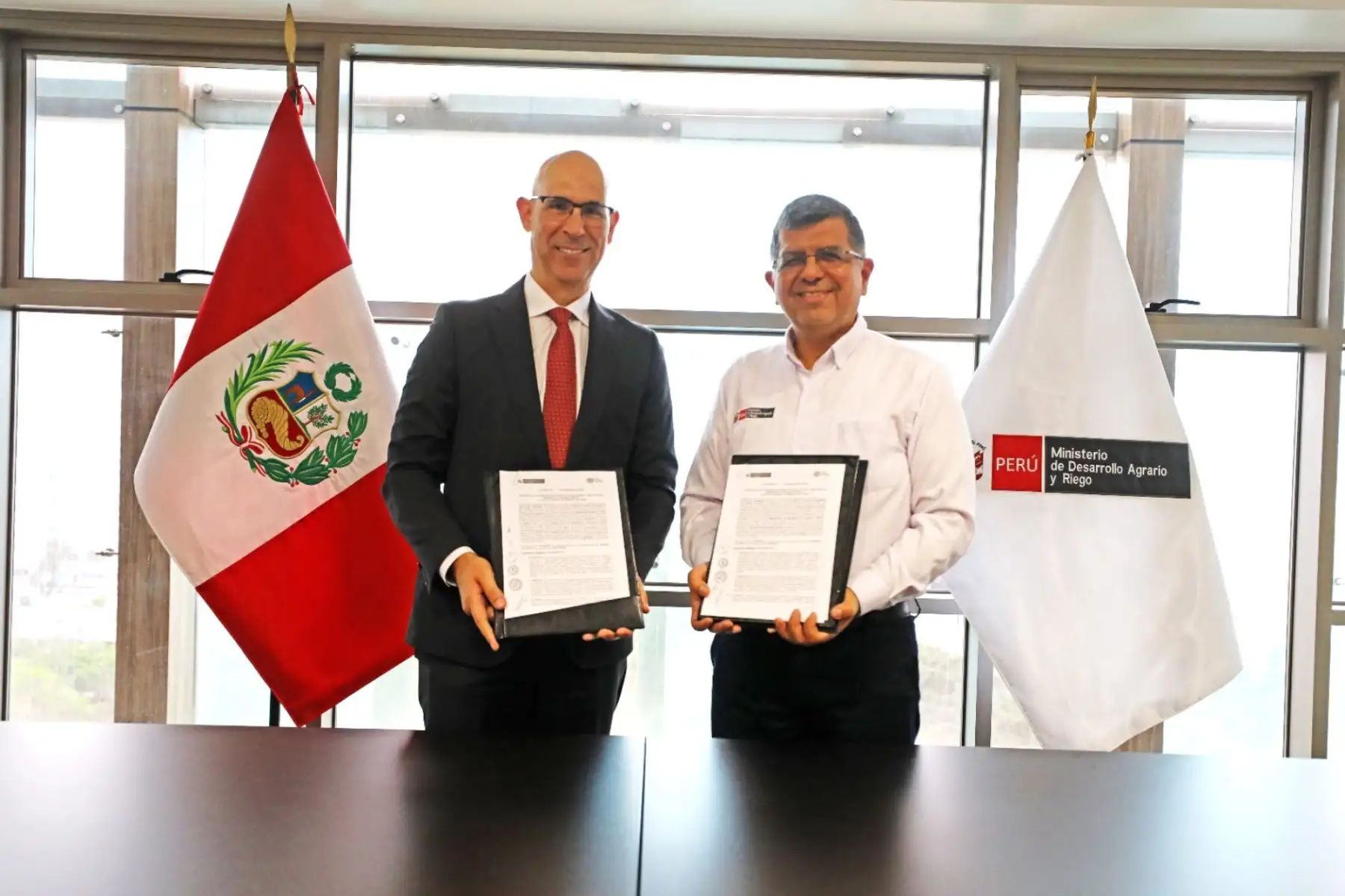 El Ministerio de Desarrollo Agrario y Riego (Midagri) y el Banco Central de Reserva (BCR) suscribieron un convenio de cooperación interinstitucional con la finalidad de intercambiar información, conocimientos especializados y desarrollar trabajos conjuntos,