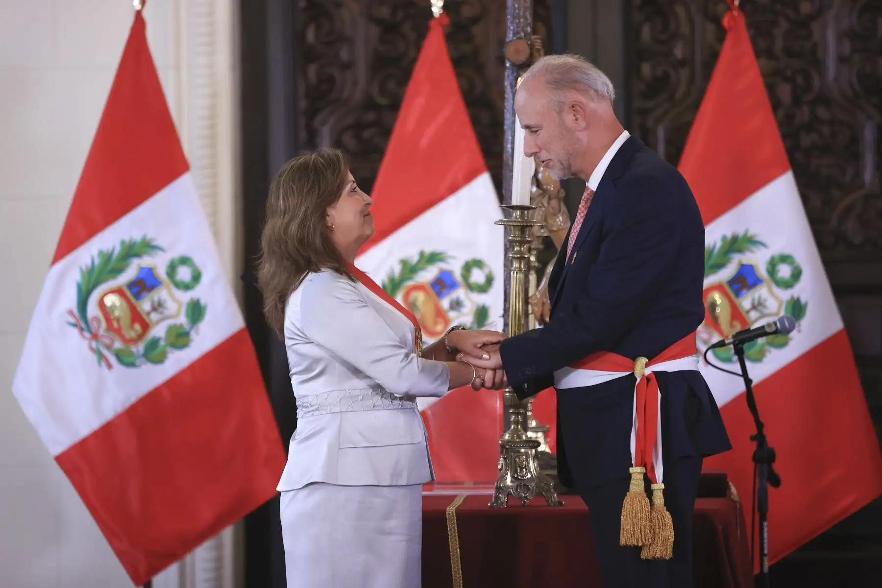 La presidenta de la república, Dina Boluarte, tomó juramento al internacionalista y politólogo Javier González-Olaechea Franco como nuevo ministro de Relaciones Exteriores, en ceremonia realizada en Palacio de Gobierno.
Foto: ANDINA/Presidencia Perú