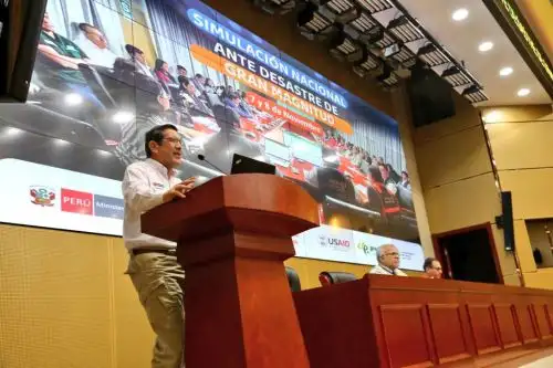 Ministro Chávez Cresta participó en Seminario para Periodistas sobre la Gestión Reactiva del Riesgo de Desastres en el contexto del Fenómeno El Niño, organizado por el Indeci. Foto: AFP