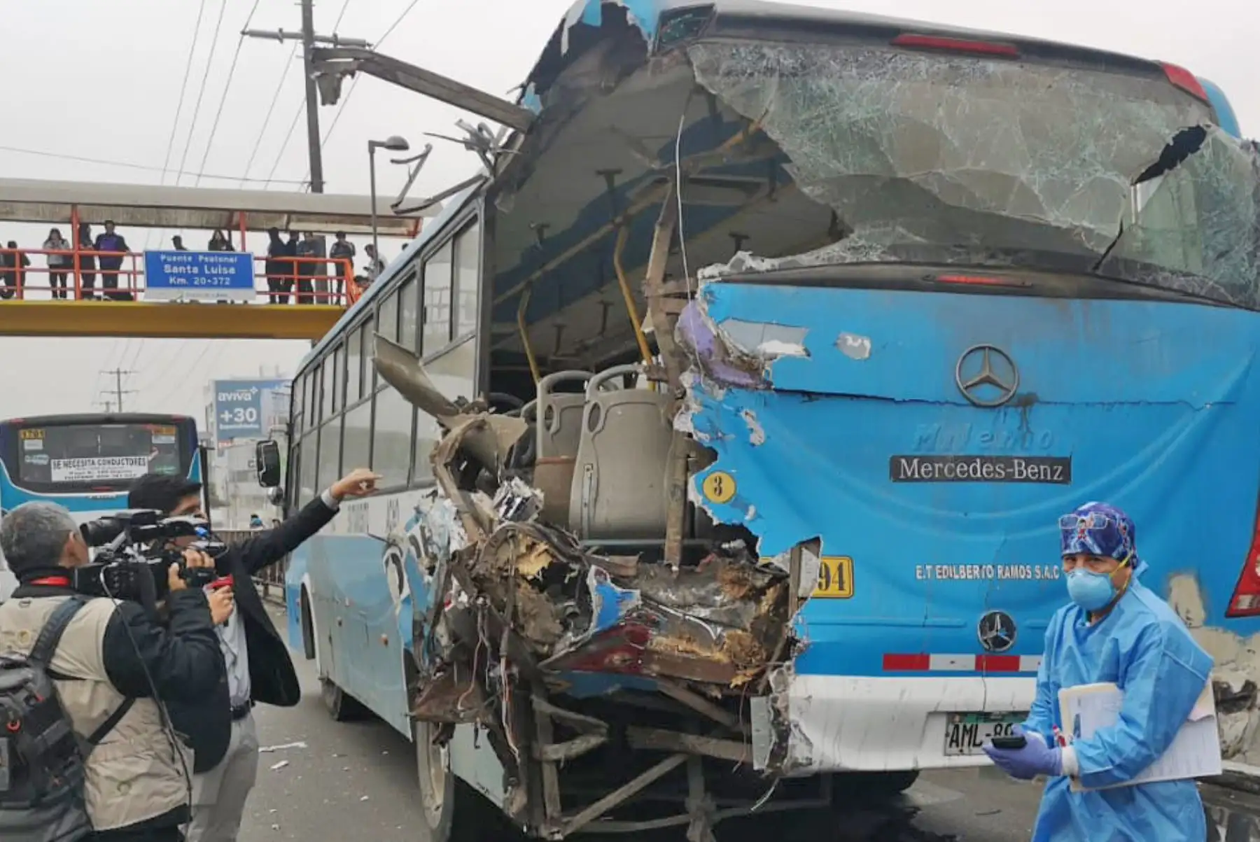Alrededor de 30 heridos, 11 de ellos de gravedad, dejó un accidente de tránsito entre dos buses de transporte público a la altura del kilómetro 20 de la Panamericana Norte en el distrito de Los Olivos en sentido hacia Lima. Foto: cortesía