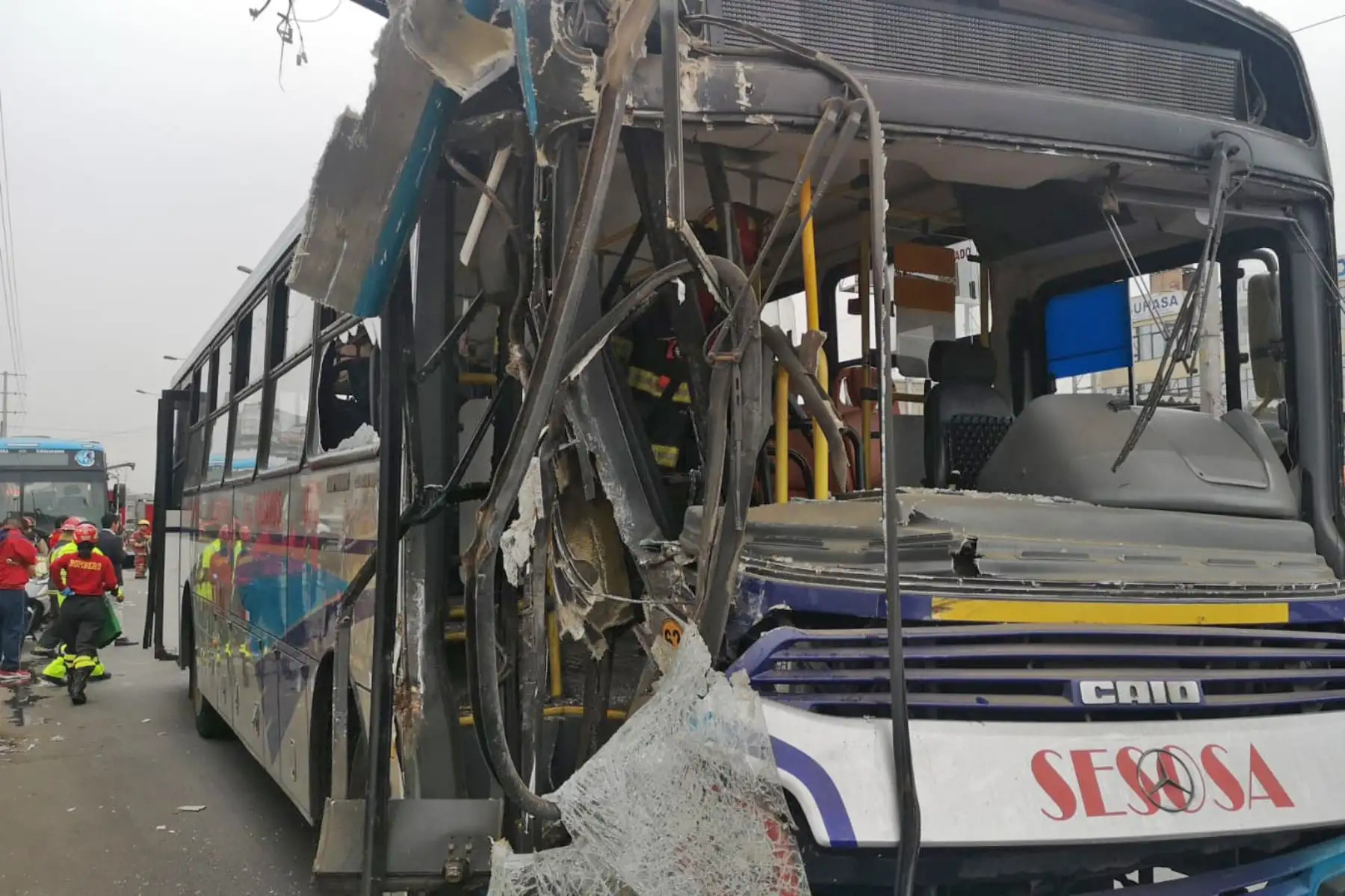 4 personas tienen politraumatismos múltiples y 7 heridos policontusos, los cuales fueron trasladados a una clínica más cercana para su atención inmediata. Foto: cortesía