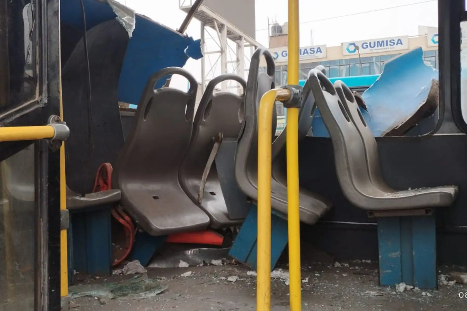 4 personas tienen politraumatismos múltiples y 7 heridos policontusos, los cuales fueron trasladados a una clínica más cercana para su atención inmediata. Foto: cortesía