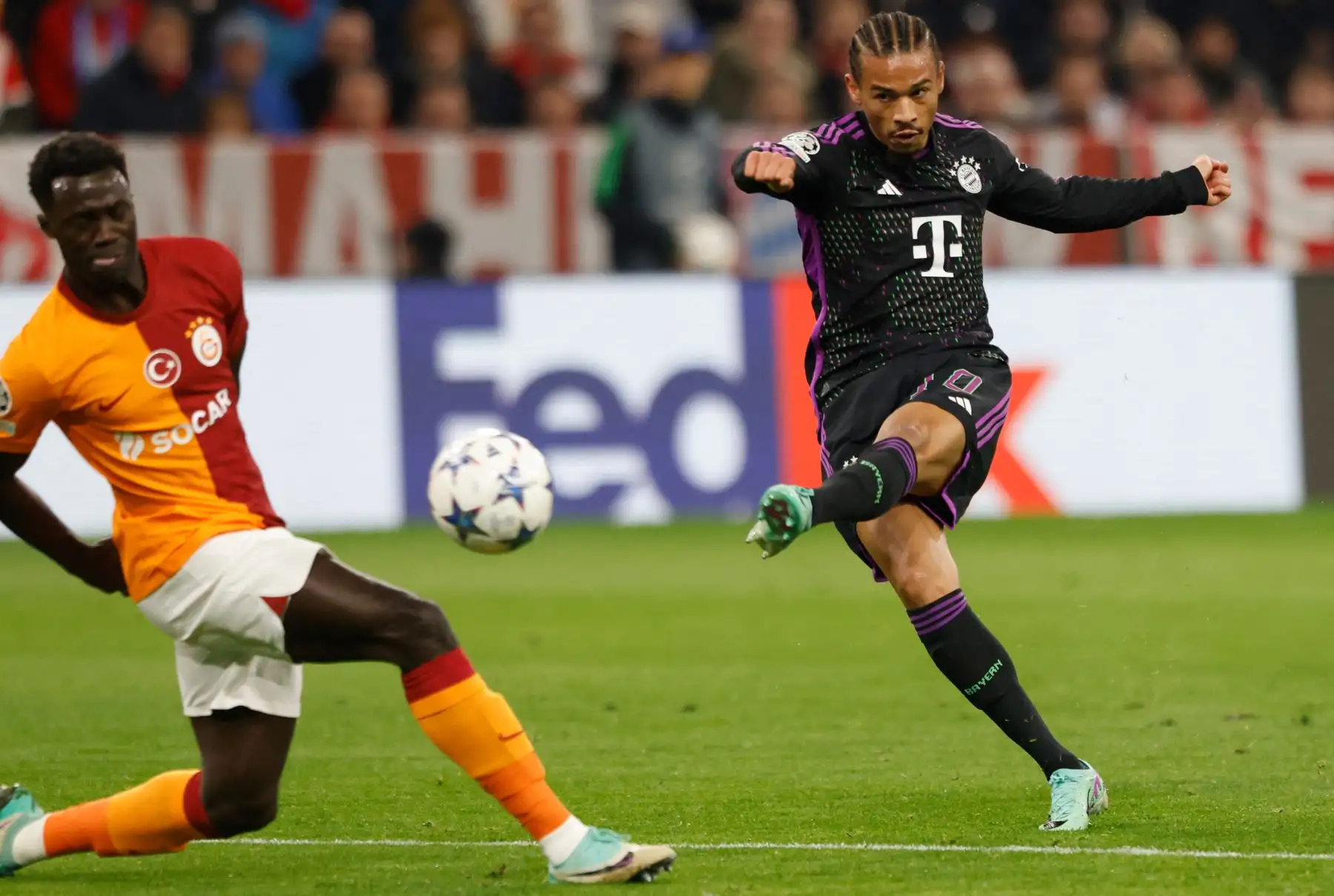 El delantero alemán del Bayern de Múnich, Leroy Sane , dispara a puerta durante el partido de fútbol del Grupo A de la Liga de Campeones de la UEFA entre el FC Bayern de Múnich y el Galatasaray AS en Múnich, sur de Alemania.
Foto: AFP