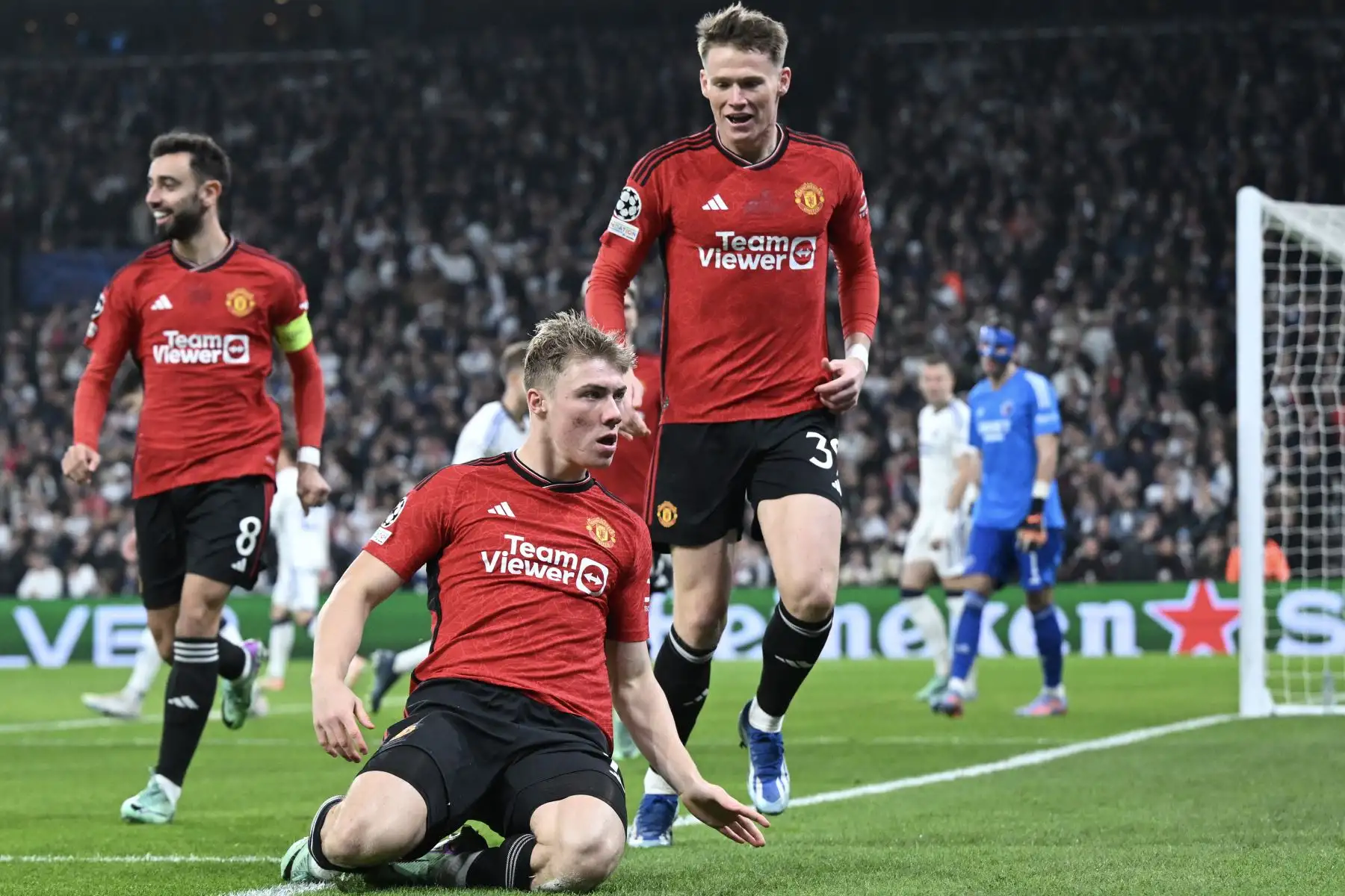 El delantero danés del Manchester United, Rasmus Hojlund , celebra el 0-1 durante el partido de fútbol del Grupo A de la Liga de Campeones de la UEFA entre el FC Copenhague y el Manchester United FC en Copenhague, Dinamarca.
Foto: AFP