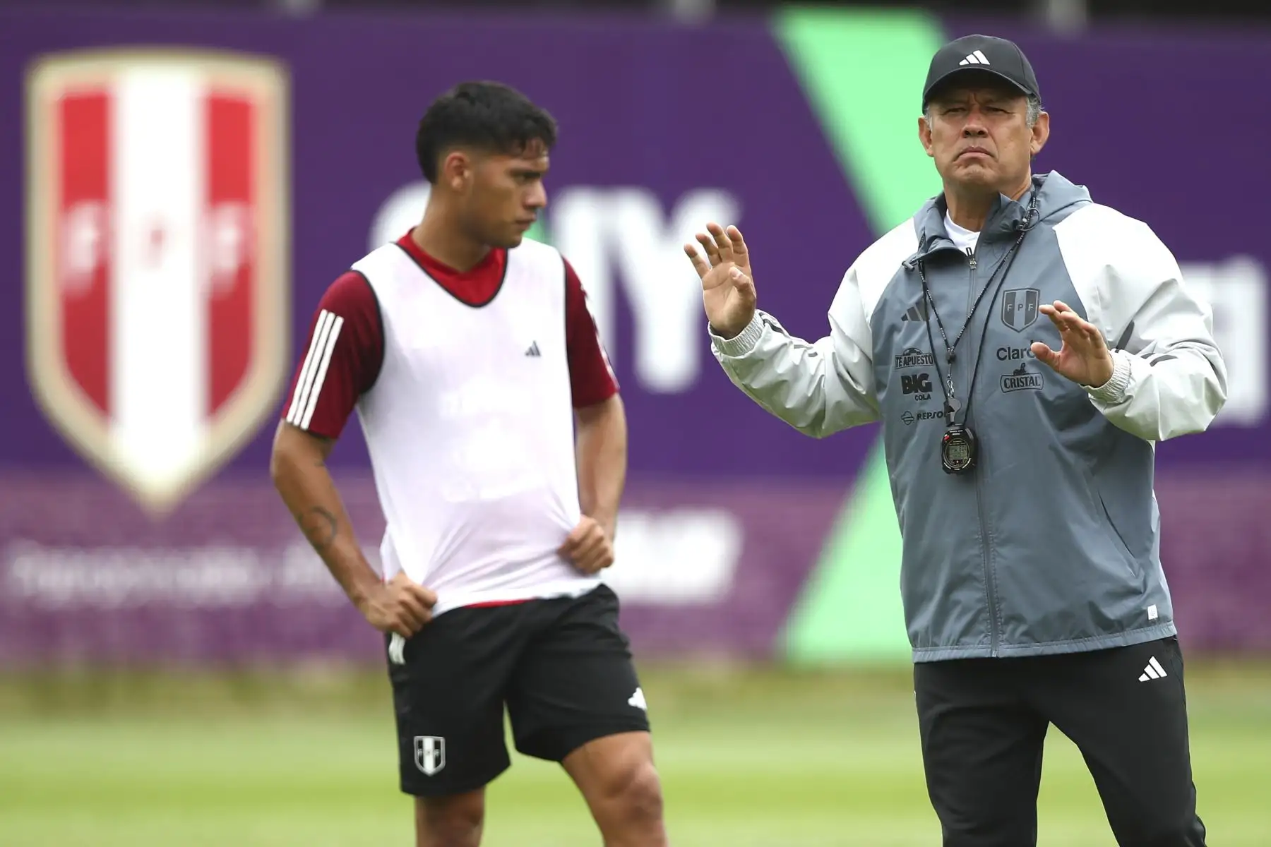 Juan Reynoso, director técnico de la Selección Peruana de Fútbol volvieron a las prácticas en el complejo de entrenamiento en la videna de San Luis. Foto: FPF