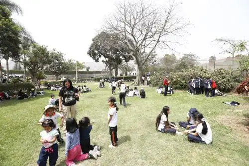 El Parque de las Leyendas en Huachipa cuenta con amplios espacios, entre ellos áreas de recreación para toda la familias. Foto: ANDINA/Daniel Bracamonte