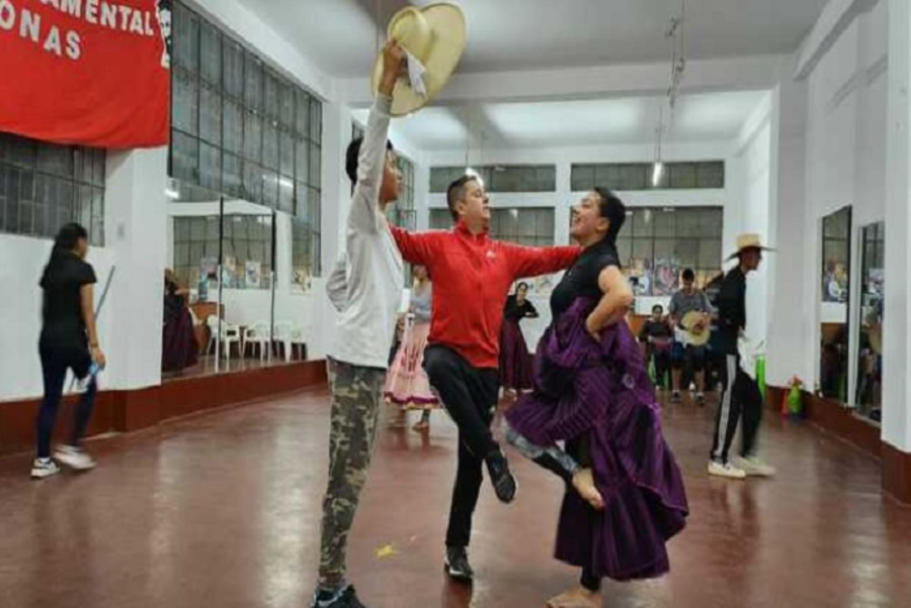 Fernández Rojas demostró un compromiso excepcional con la promoción, enseñanza y difusión de la marinera en la región Amazonas, durante los últimos 25 años.