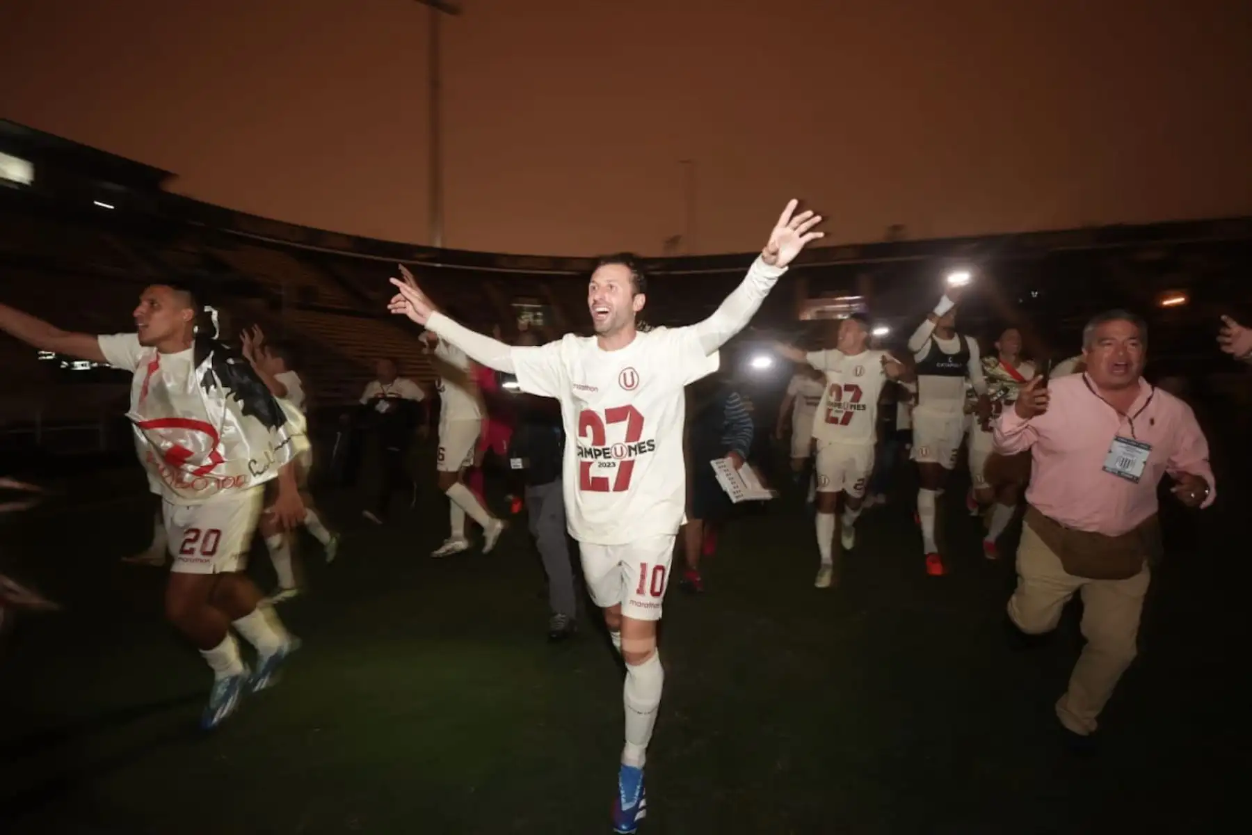 Jugadores de Universitario de Deportes, celebran después de ganar la final de la Liga 1 en el clásico del fútbol peruano en el estadio Alejandro Villanueva. Foto: ANDINA/Andrés Valle