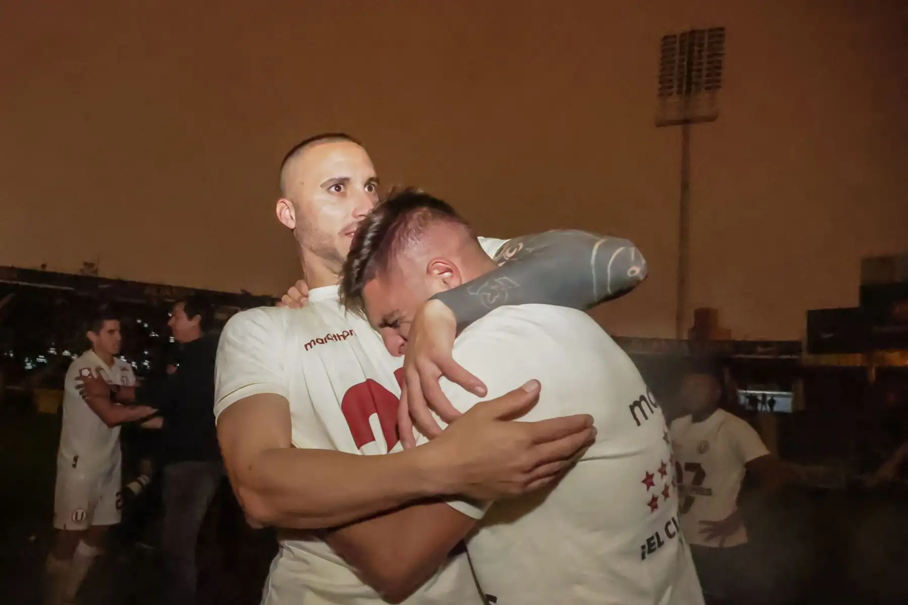 Universitario de Deportes es el nuevo campeón del fútbol peruano 2023. A pesar de que apagaron las luces del estadio Matute los jugadores de la U celebrarón ganar la final de la Liga 1 en el clásico del fútbol peruano.
Foto: ANDINA/ Andrés Valle