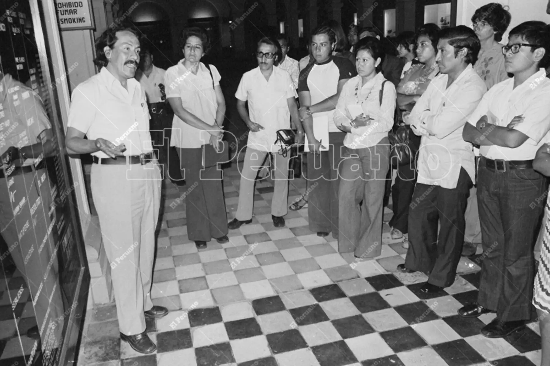 Lima - 10 febrero 1976 / El arqueólogo Luis Guillermo Lumbreras en la conferencia "Desarrollo cultural de los antiguos pueblos del Perú". Foto: Archivo Histórico de El Peruano / Leoncio Mariscal