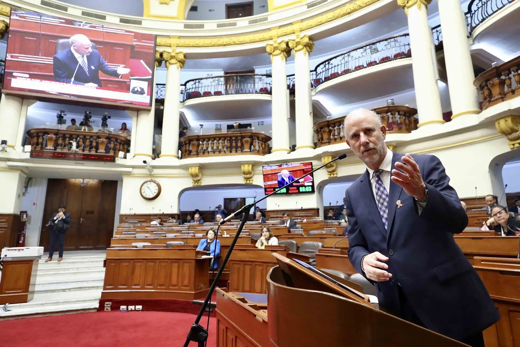 El canciller Javier González-Olaechea, se presenta  ante el Congreso, para sustentar la solicitud de autorización de viaje de la presidenta de la República, Dina Boluarte, a los Estados Unidos. Foto: ANDINA/ Congreso