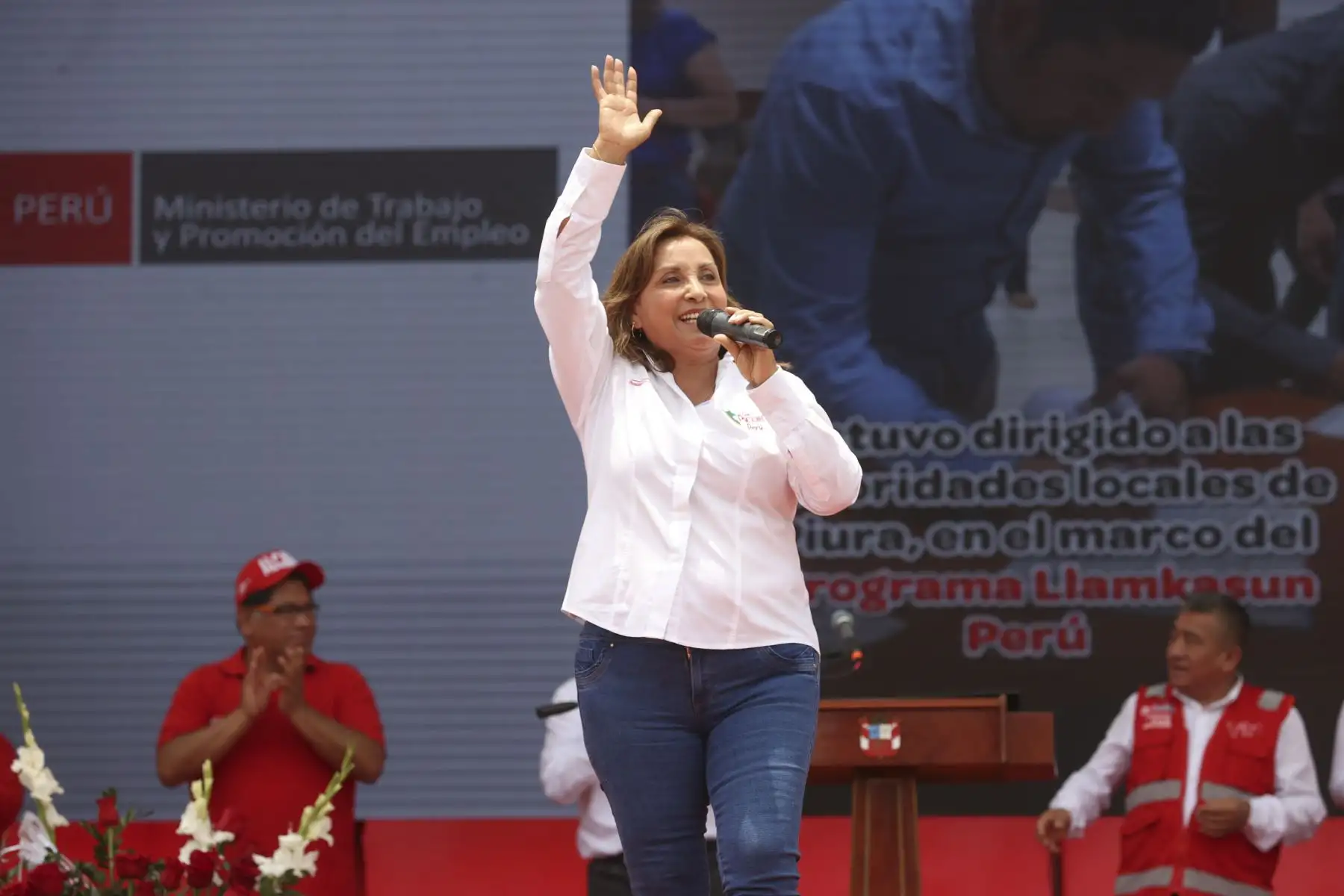 Presidenta Dina Boluarte participó en la presentación del programa Llamkasun Perú, en el distrito de Carabayllo. Foto: ANDINA/ Prensa Presidencia