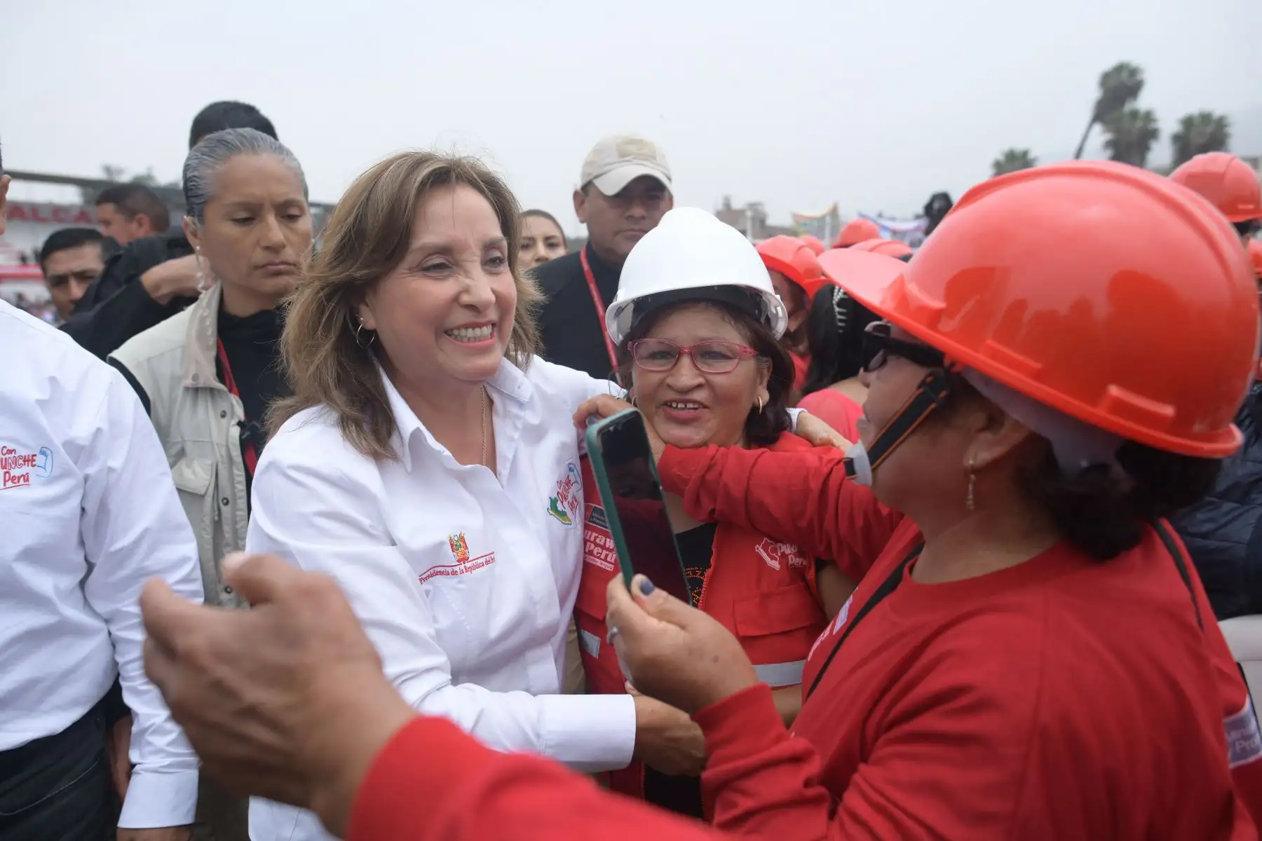 Presidenta Dina Boluarte participó en la presentación del programa Llamkasun Perú, en el distrito de Carabayllo. Foto: ANDINA/ Prensa Presidencia