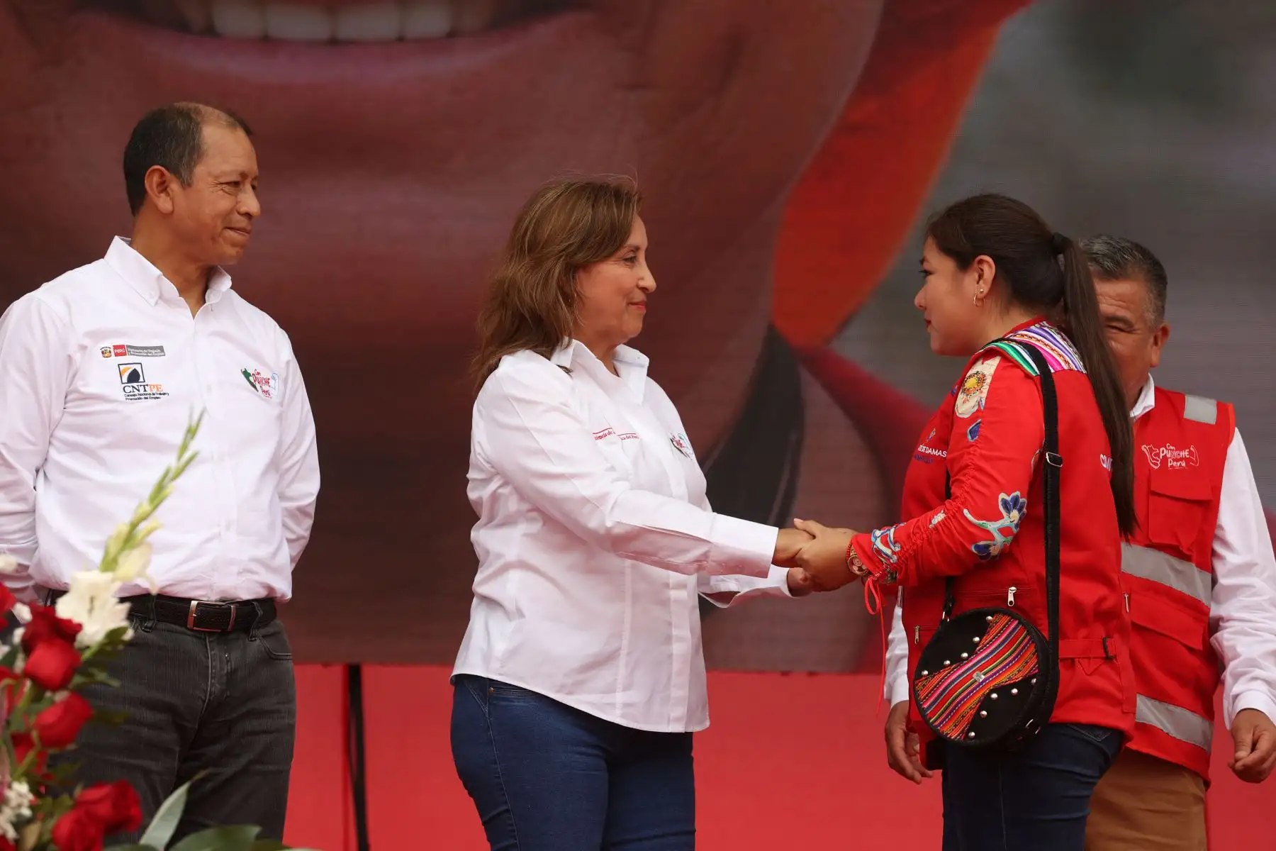 Presidenta Dina Boluarte participó en la presentación del programa Llamkasun Perú, en el distrito de Carabayllo. Foto: ANDINA/ Prensa Presidencia