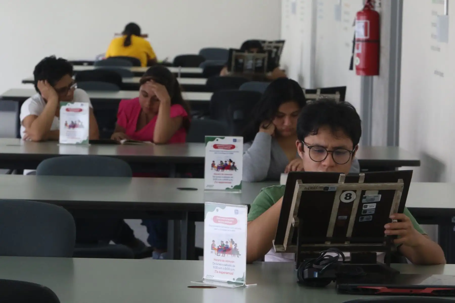 La BNP continúa adecuándose al uso de nuevas tecnologías, entre los servicios gratuitos digitales que ofrece se encuentran el material bibliográfico documental digitalizado de su Fondo Antiguo y la Biblioteca Pública Digital.
Foto:ANDINA/Hector Vinces.