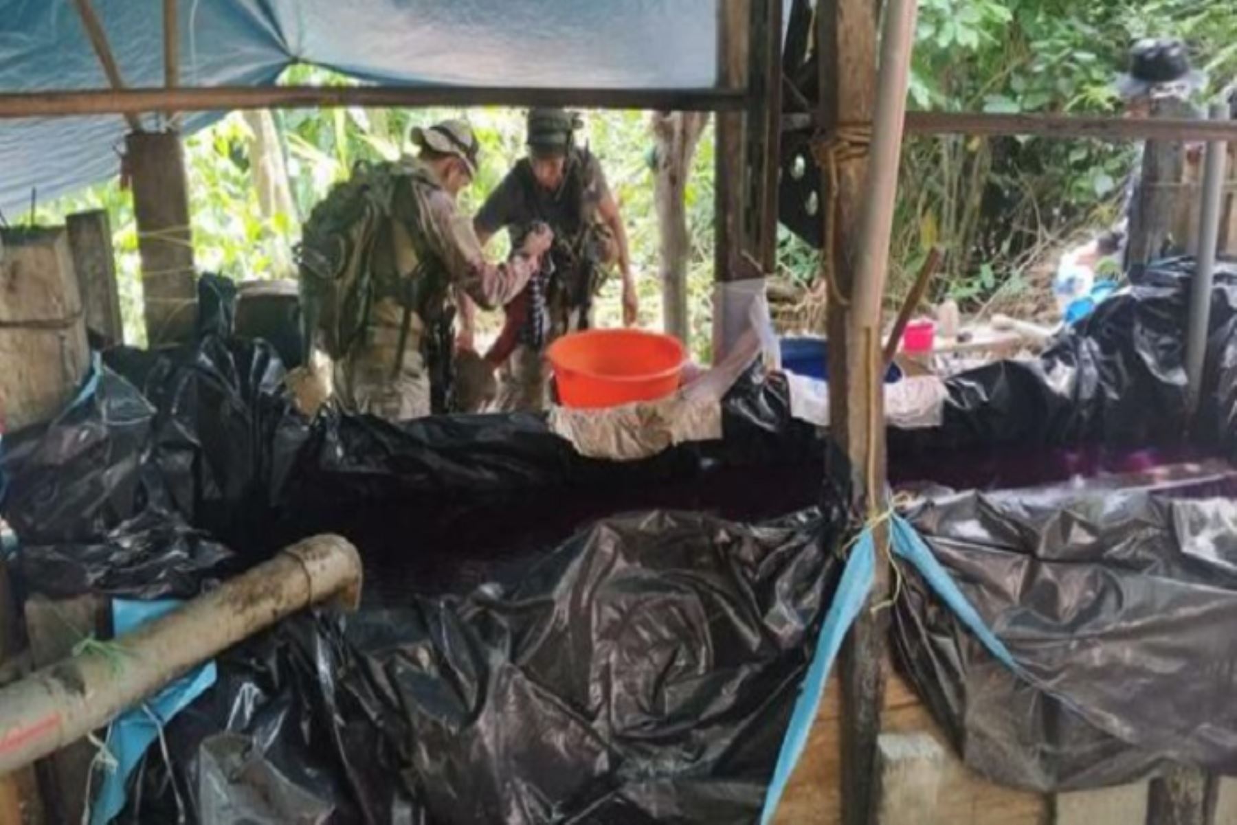 En Ica, agentes del Frente Policial también decomisaron más de 170 kilos de alcaloide de cocaína que era transportada en paquetes, tipo ladrillo,