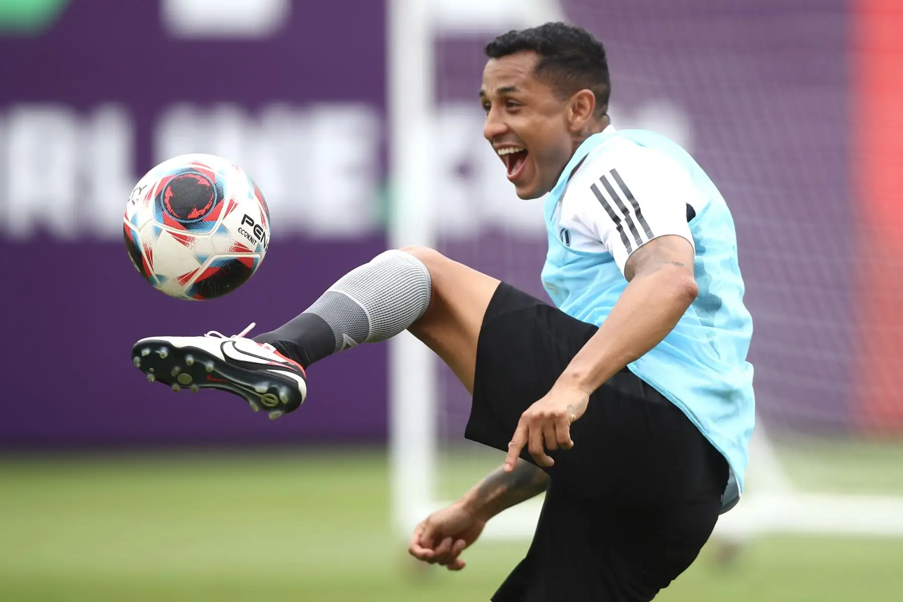Jugadores convocados para la Selección Peruana de Fútbol continúan con sus entrenamientos hoy jueves 9 de noviembre en la Videna, con miras a los partidos de eliminatorias rumbo al Mundial de Fútbol 2026. Foto: FPF