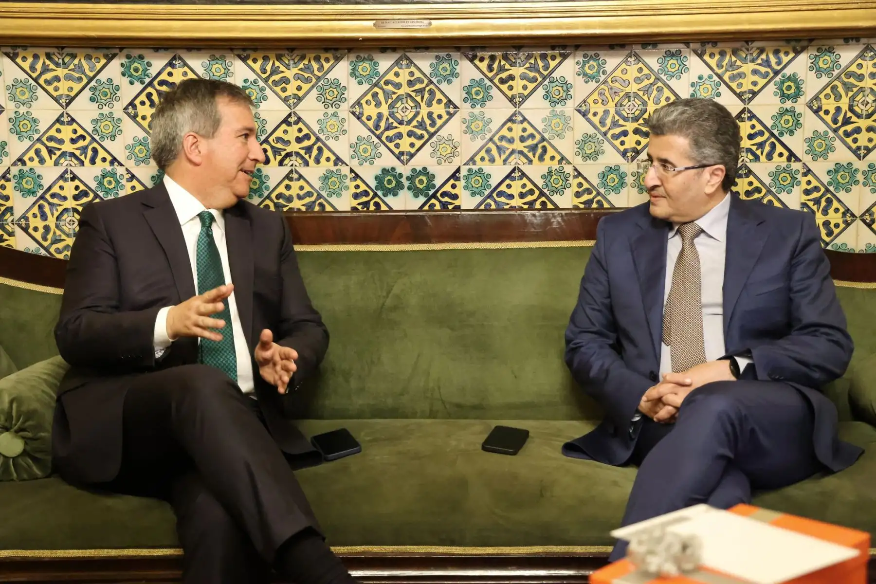En ceremonia encabezada por el canciller Javier González-Olaechea, el ministro de Transportes y Comunicaciones, Raúl Pérez Reyes Espejo y el presidente de la Autoridad de Aviación Civil de Qatar, Mohamed Faleh Al-Hajri, suscribieron el Acuerdo de Servicios Aéreos entre el Perú y Catar. Foto: ANDINA/MTC