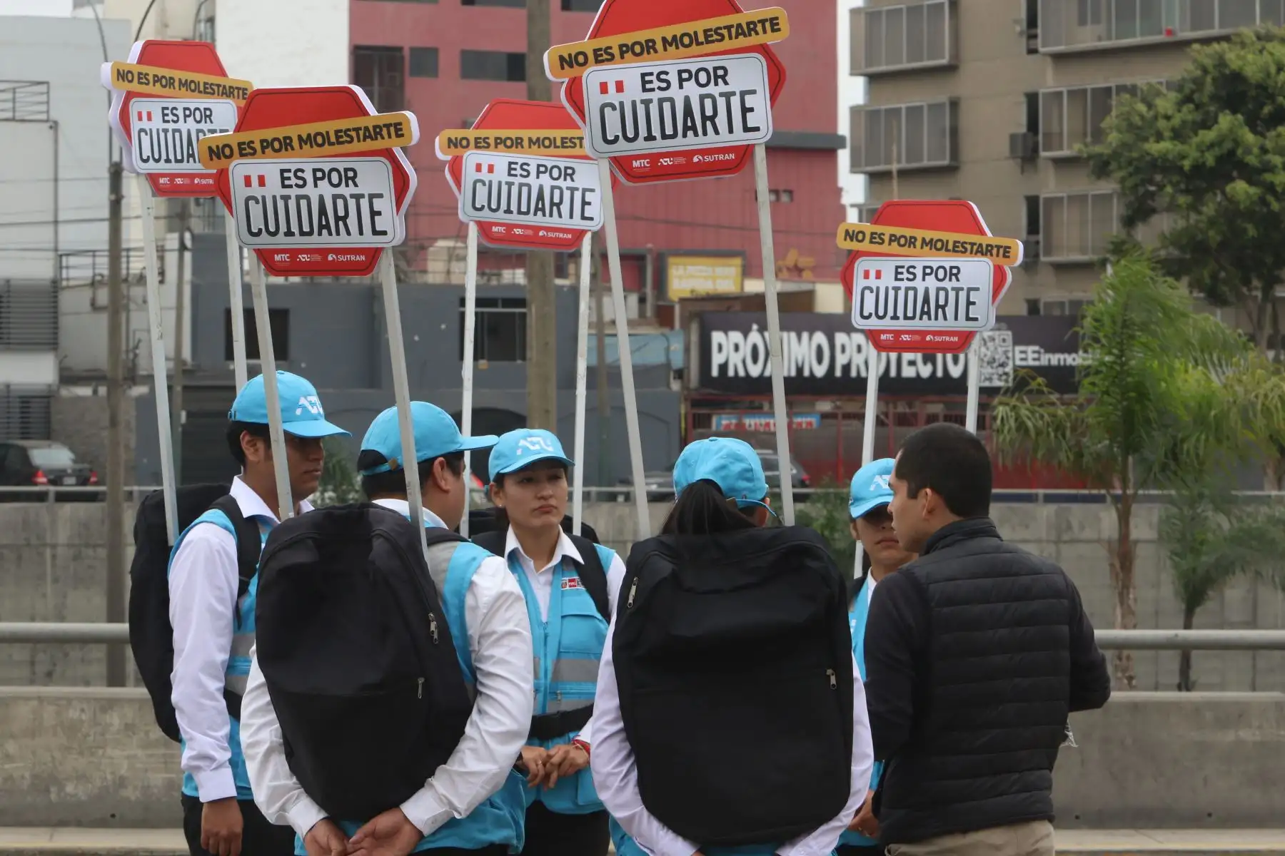 Fiscalizadores y Orientadores de la ATU.Presentan acticacion en la Avenida Javier Prado,como parte de la Campaña"No es por mlestarte ,es por cuidarte".FOTO:ANDINA/Hector Vinces.