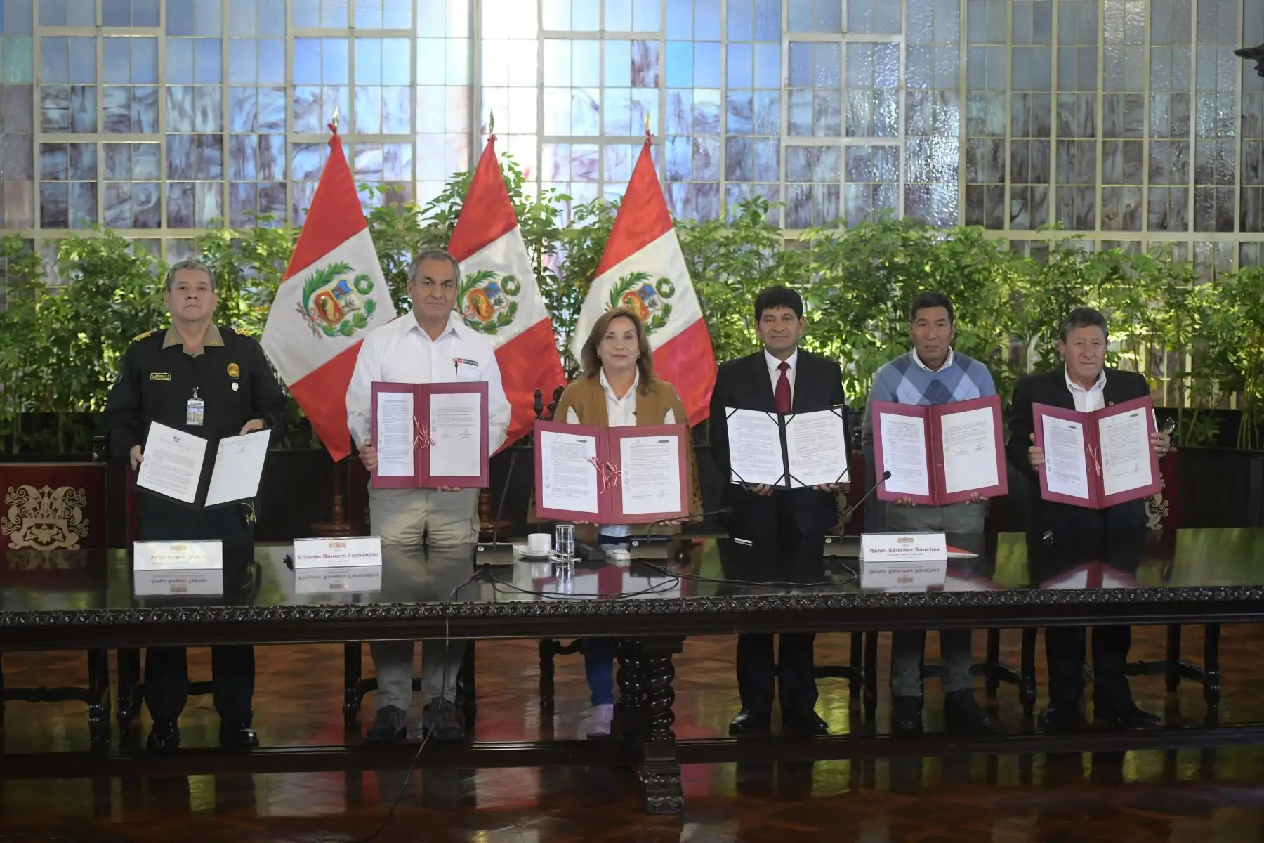 Presidenta Dina Boluarte se reunió con el gobernador regional de Arequipa y alcaldes de la región. Foto: ANDINA/ Prensa Presidencia