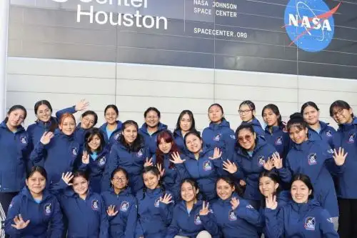 Las tripulantes peruanas seleccionadas son de Arequipa, Cajamarca, Cusco, Lima, Huancayo, Apurímac, Trujillo, Puno y el Callao. En esta segunda edición del programa Ella es Astronauta postularon 1,436 niñas de todo el país.