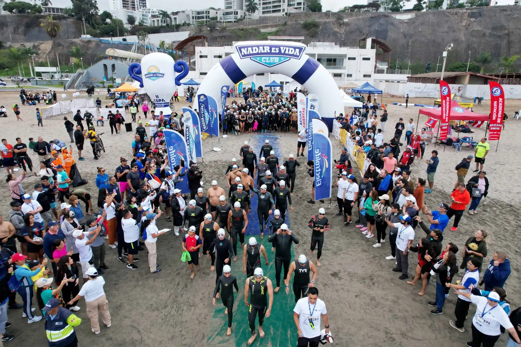 Municipalidad de Chorrillos y la Escuela de Natación en Aguas Abiertas
organizan el torneo deportivo acuático   " Nadar es Vida " , en playa Agua Dulce en Chorrillos.
Foto: ANDINA/Ricardo Cuba