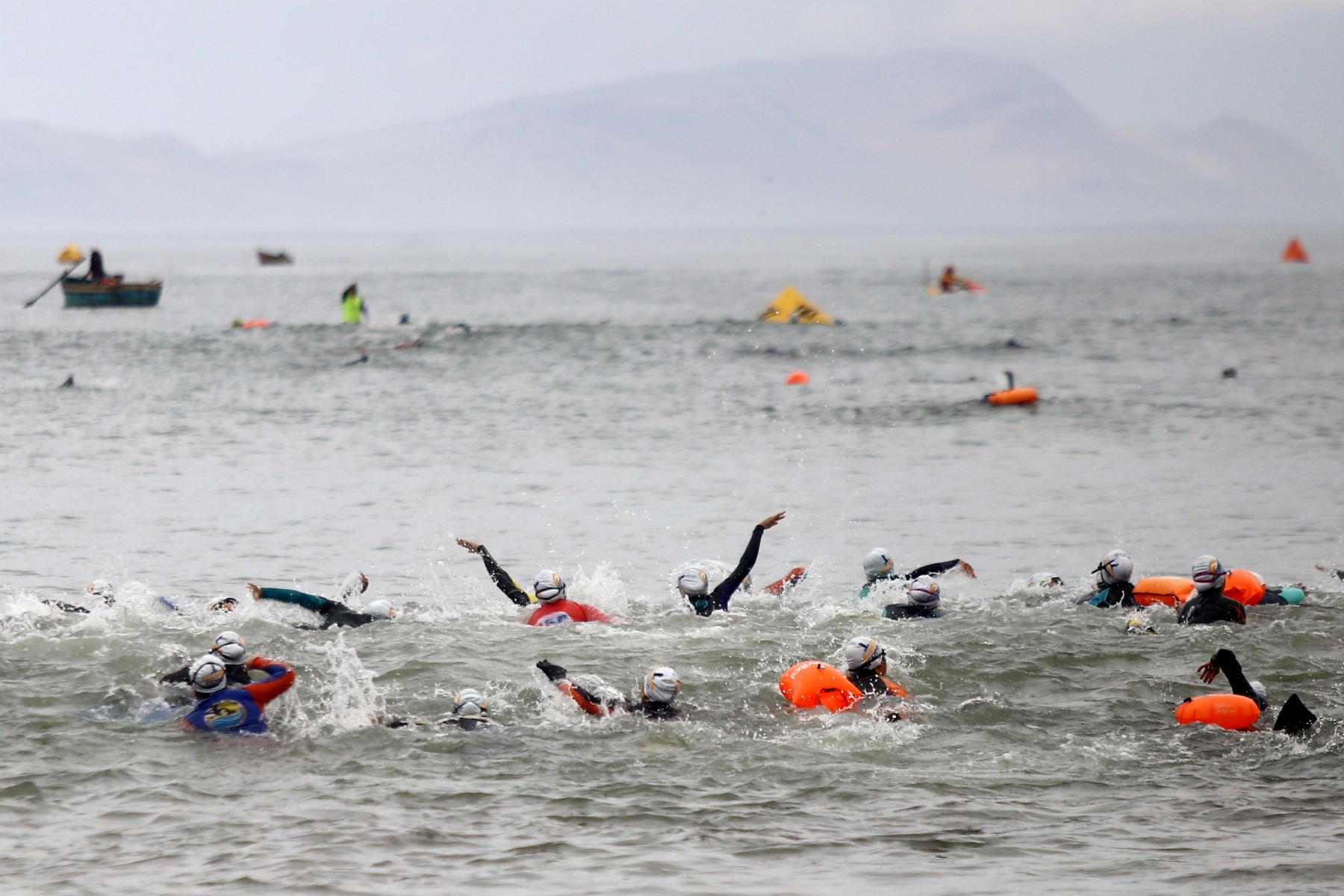 Municipalidad de Chorrillos y la Escuela de Natación en Aguas Abiertas ...