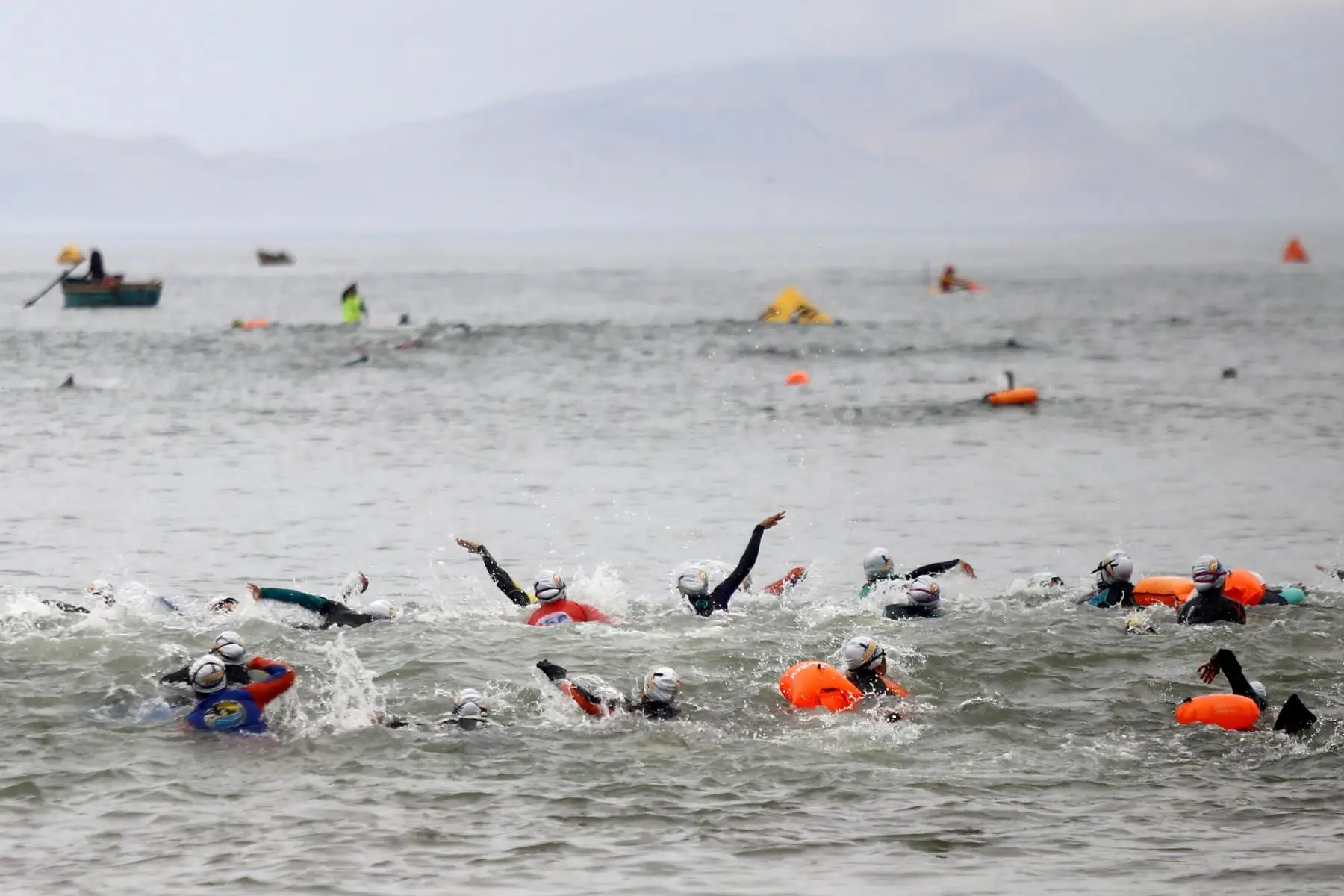 Municipalidad de Chorrillos y la Escuela de Natación en Aguas Abiertas
organizan el torneo deportivo acuático   " Nadar es Vida " , en playa Agua Dulce en Chorrillos.
Foto: ANDINA/Ricardo Cuba
Foto: ANDINA/Ricardo Cuba