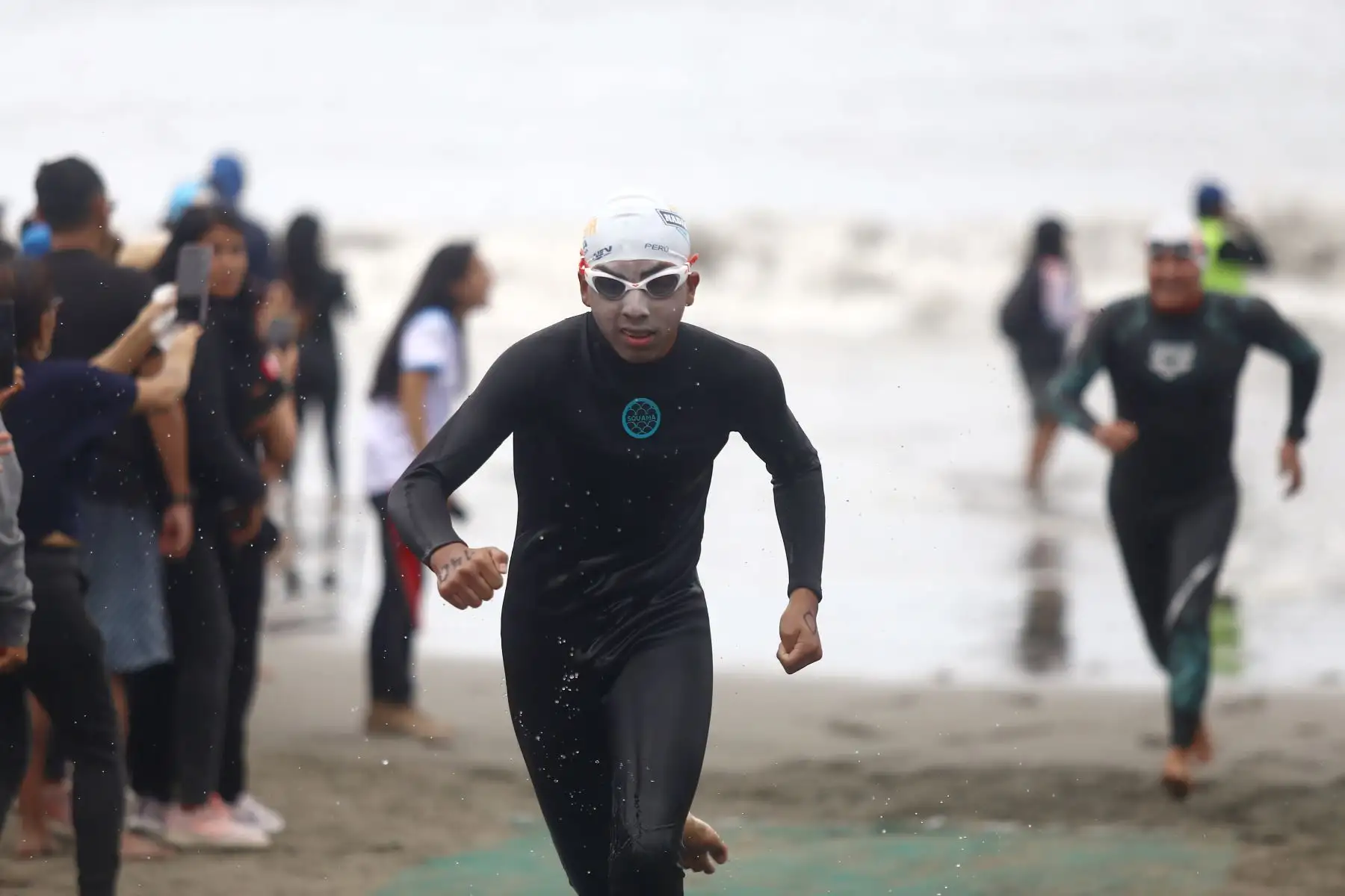 Municipalidad de Chorrillos y la Escuela de Natación en Aguas Abiertas
organizan el torneo deportivo acuático   " Nadar es Vida " , en playa Agua Dulce en Chorrillos.
Foto: ANDINA/Ricardo Cuba