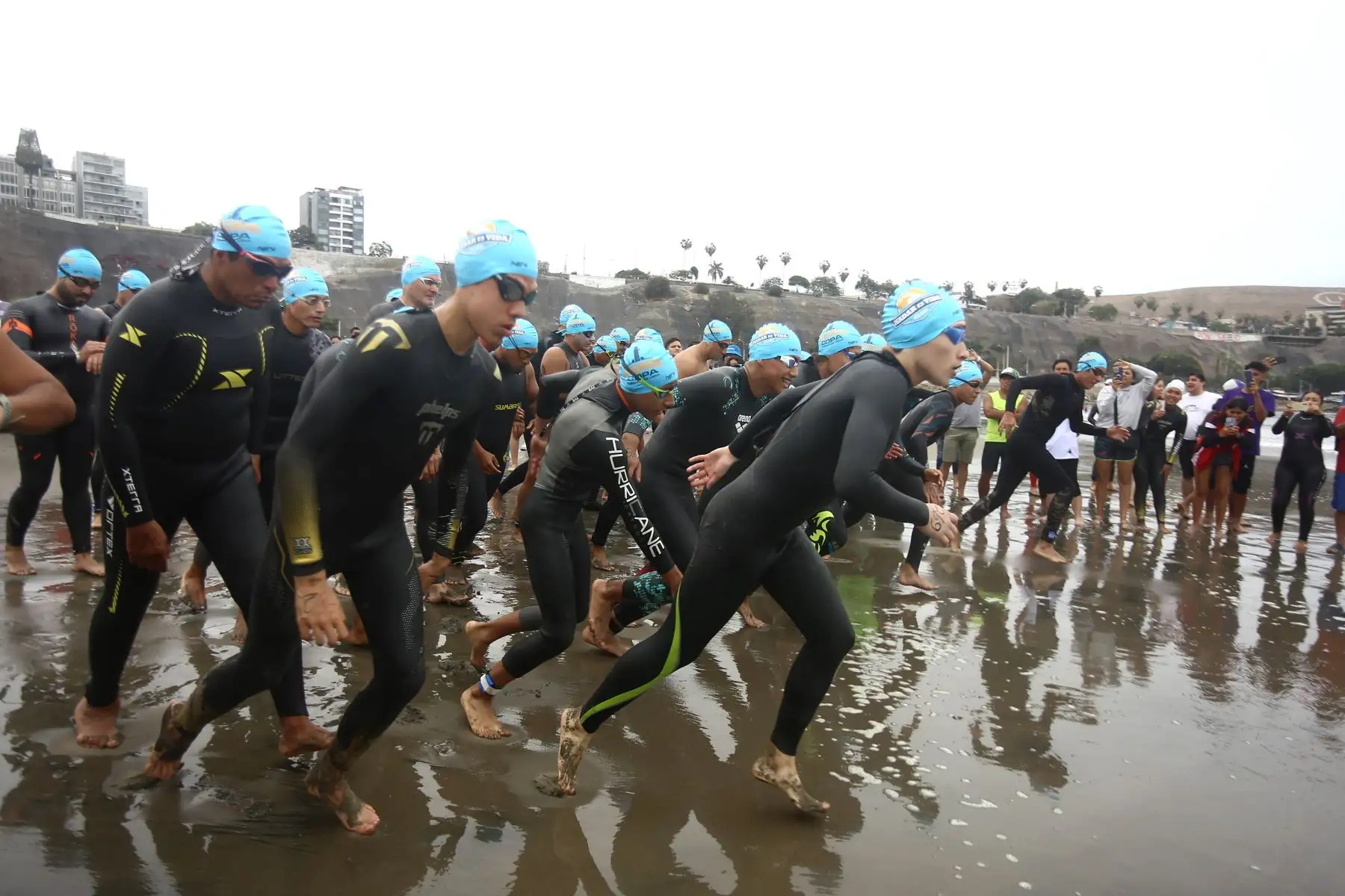 Municipalidad de Chorrillos y la Escuela de Natación en Aguas Abiertas
organizan el torneo deportivo acuático   " Nadar es Vida " , en playa Agua Dulce en Chorrillos.
Foto: ANDINA/Ricardo Cuba