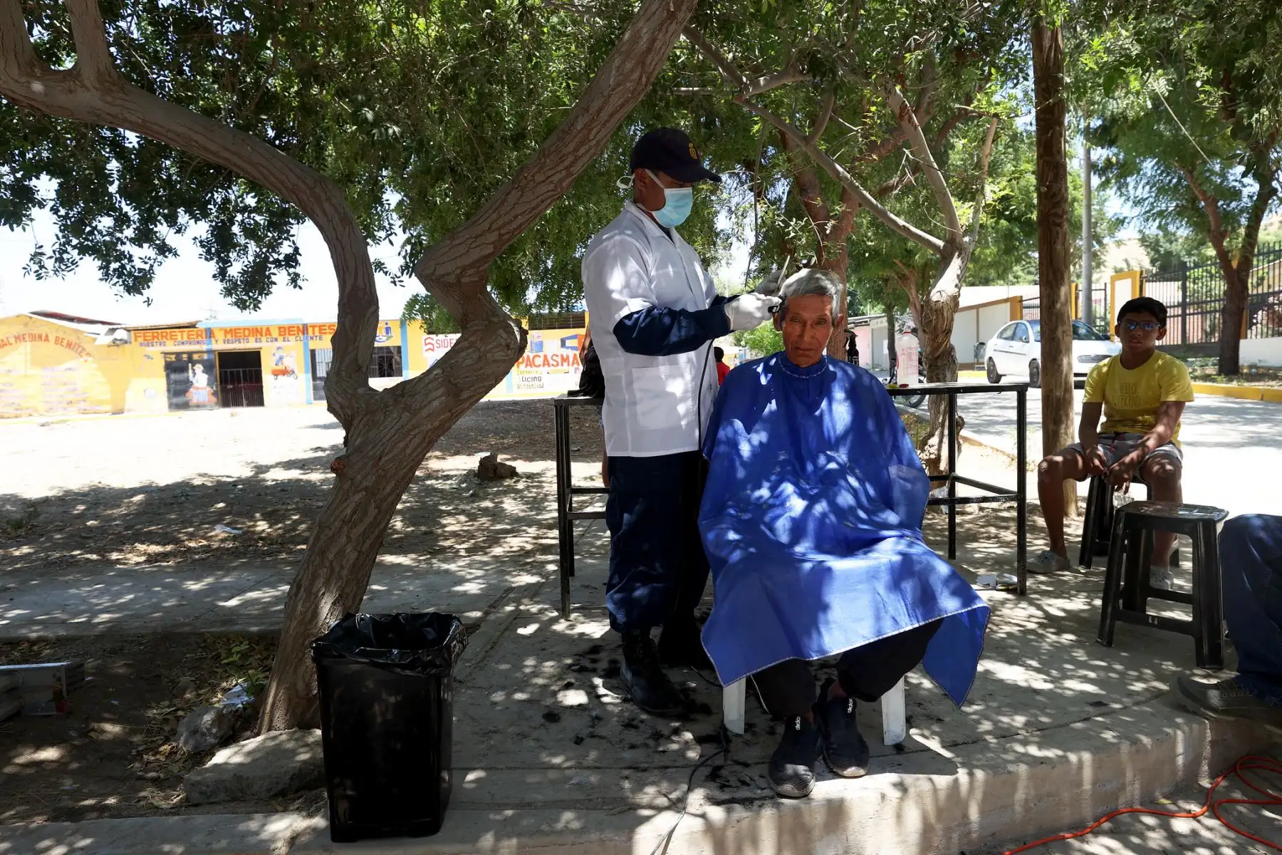 Luego, se trasladaron al distrito de Paita, en cuyo estadio Hermanos Cárcamo, también se desarrolló la campaña solidaria. Aquí estuvo presente también el alcalde provincial, Pedro Luis Cuadros Alzamora. 
Foto: MINDEF