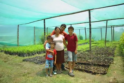 frente a la adversidad que generó el paso del ciclón Yaku, que destruyó su vivero, Juana y su familia no se rindieron y supieron reconstruir su emprendimiento y fortalecerlo.