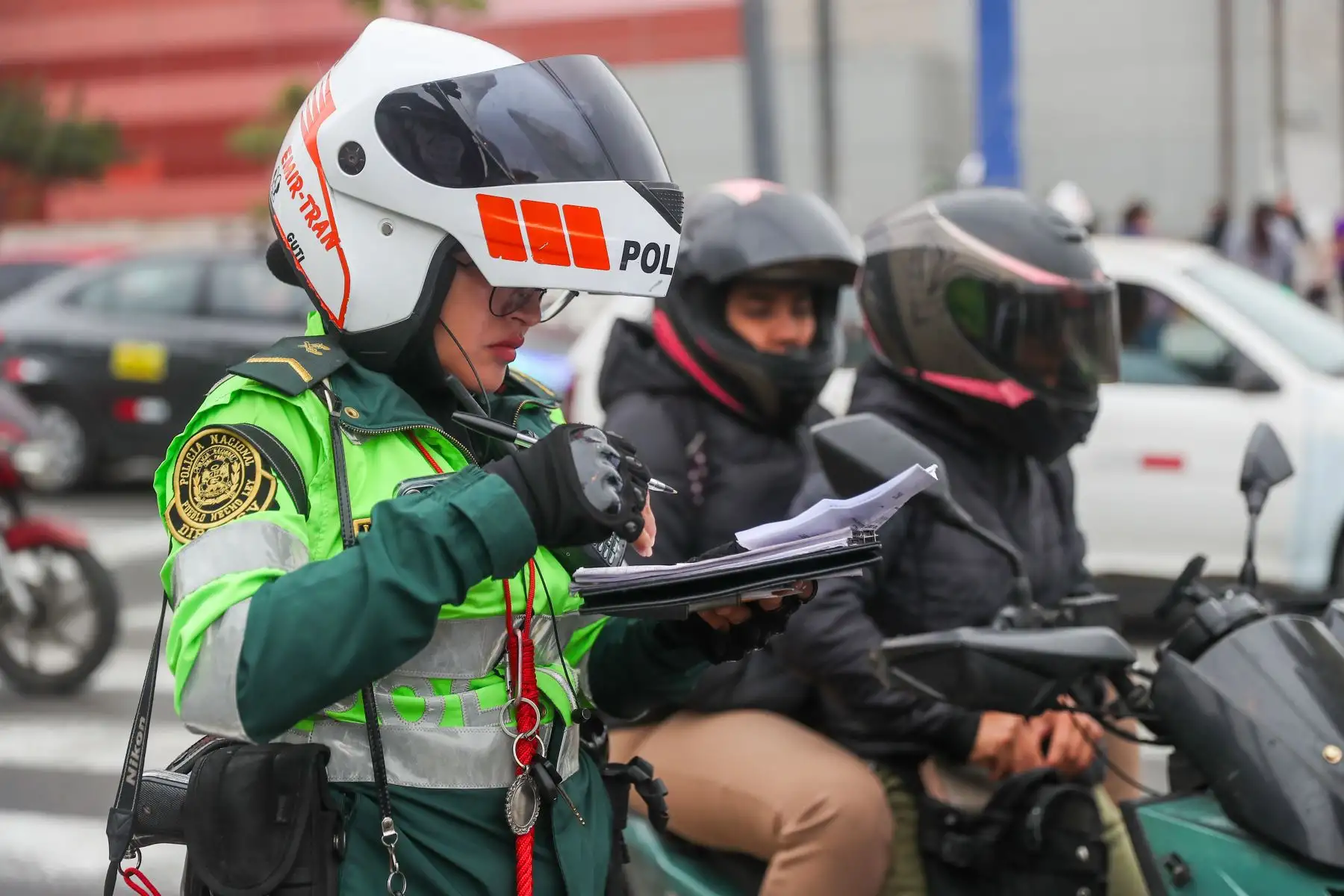 La ATU en una operación conjunta con la Policía Nacional del Perú trasladaron a los depósitos a los vehículos que son usados para el transporte público informal o invadan la vía del corredor Azul.
Foto: ANDINA/Ricardo Cuba